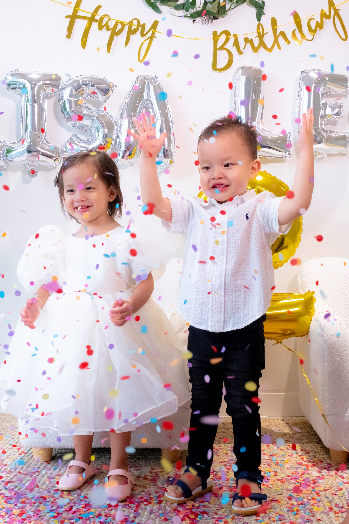 Những biểu cảm của con trai con gái nhà Hồ Ngọc Hà luôn khiến dân tình phải tay chảy vì quá đáng yêu