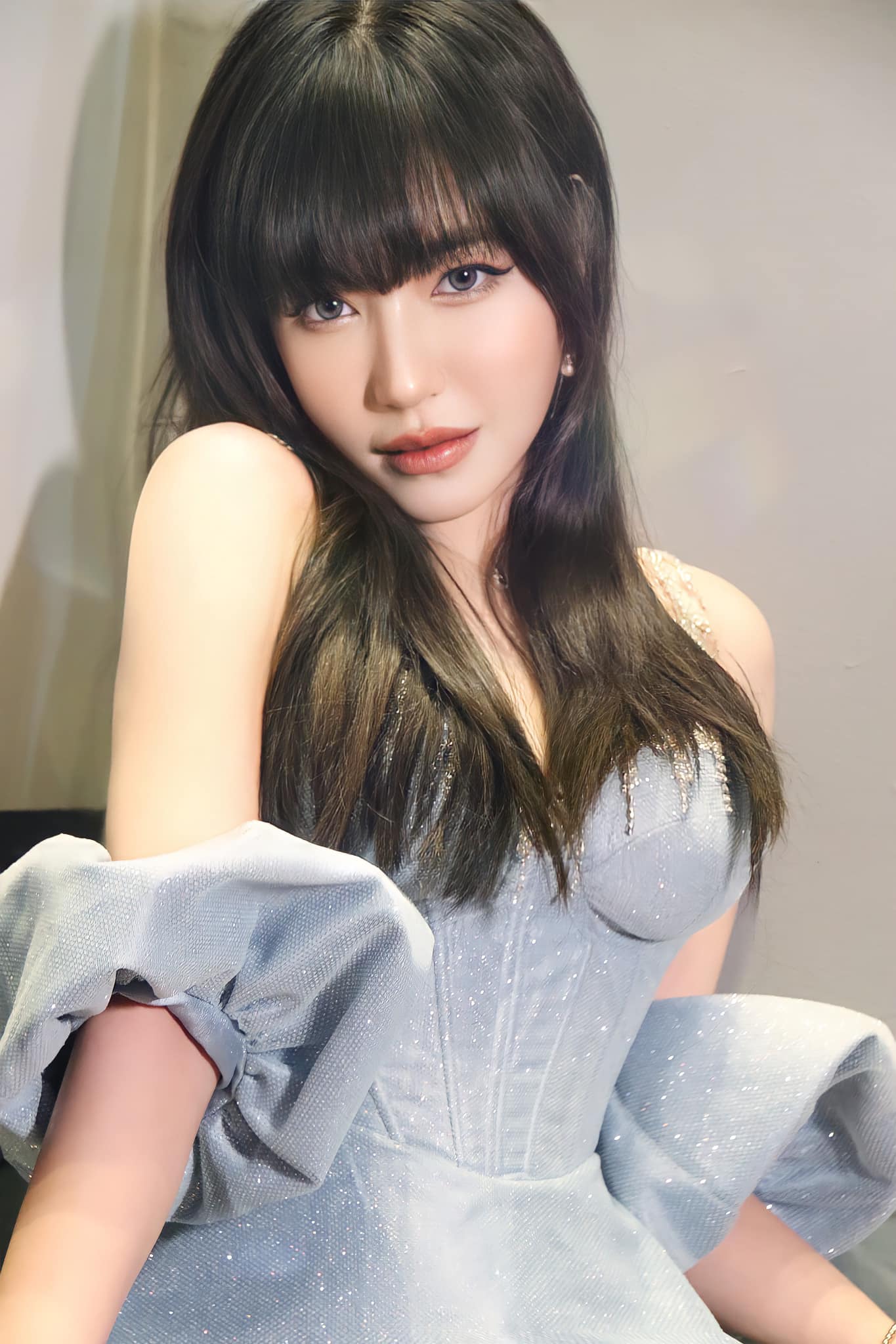 Elly Trần thu hút sự chú ý của truyền thông lẫn công chúng khi đứng ra 'vén màn' góc khuất hôn nhân với chồng Tây