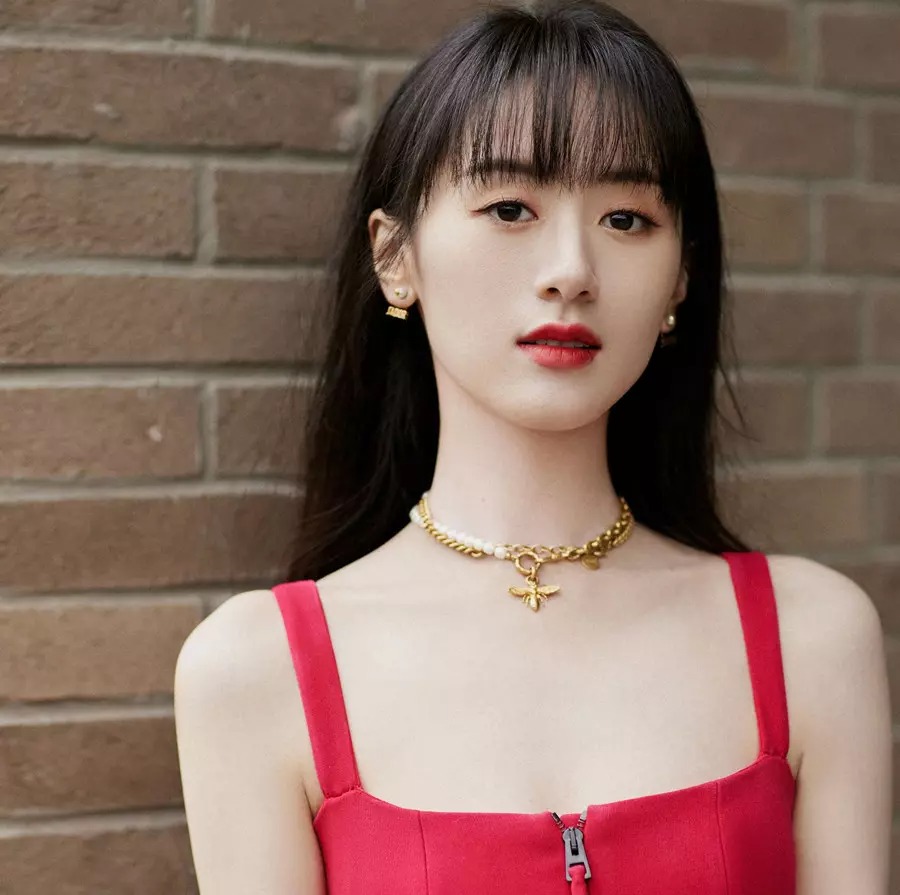 Hôm qua bộ phim Mùa hoa rơi gặp lại chàng do Viên Băng Nghiên và Lưu Học Nghĩa đóng chính đã được cấp giấy phép phát sóng, điều này khiến một bộ phận netizen phẫn nộ. Lý do là vì Viên Băng Nghiên liên quan đến trốn thuế nhưng phim của cô vẫn thông qua xét duyệt, tài khoản cá nhân không bị khoá trong Đặng Luân hoàn toàn bay hơi. 