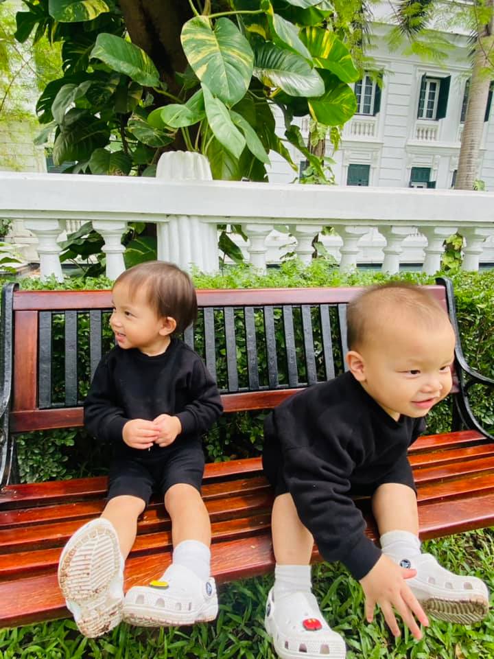 Video: Mới tí tuổi nhưng con gái Hồ Ngọc Hà 'việc gì cũng đến tay', hết phụ mẹ bán vé nay lại chăm bẵm Leon - Ảnh 7