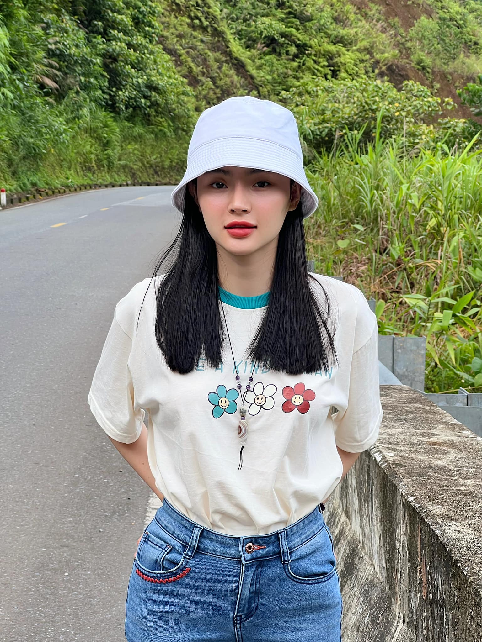 Không chỉ xinh đẹp, em gái Angela Phương Trinh còn có trái tim biết yêu thương.