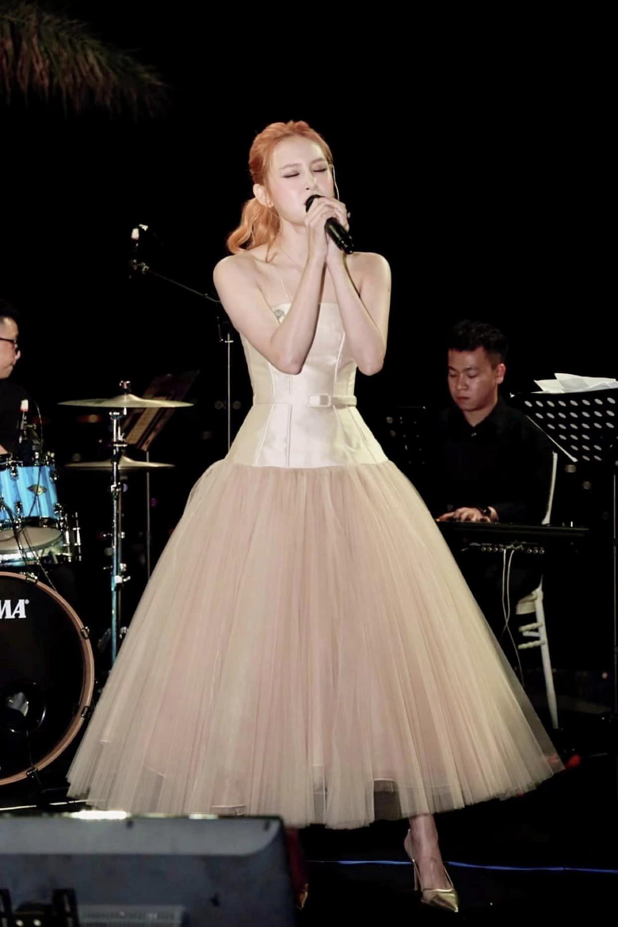 Hiền Hồ bị gạch tên khỏi một show diễn, đây là minh chứng rõ ràng nhất về cách nhìn nhận của khán giả về nghệ sĩ vướng ồn ào