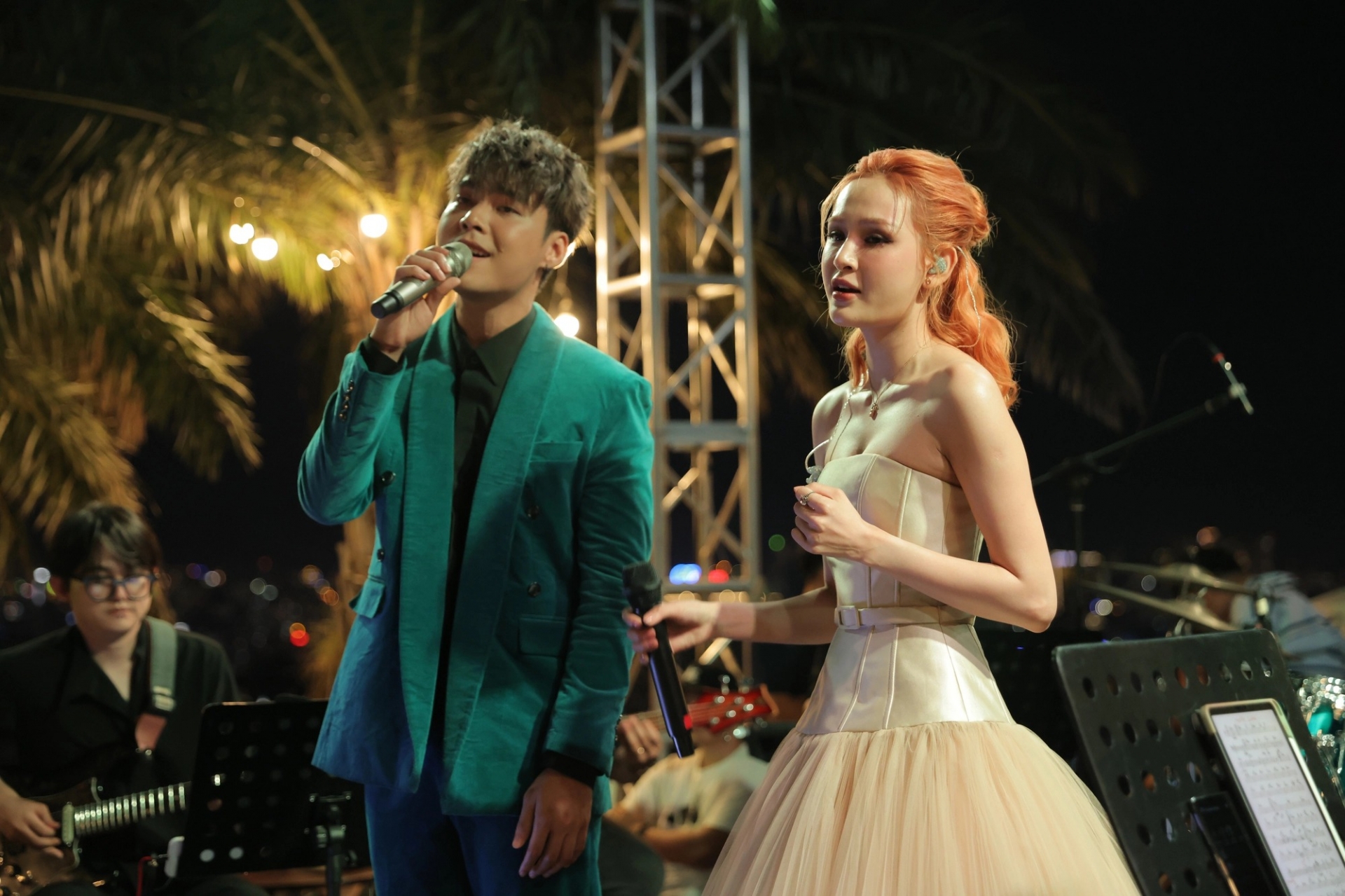 Hiền Hồ xuất hiện dày đặc trước công chúng