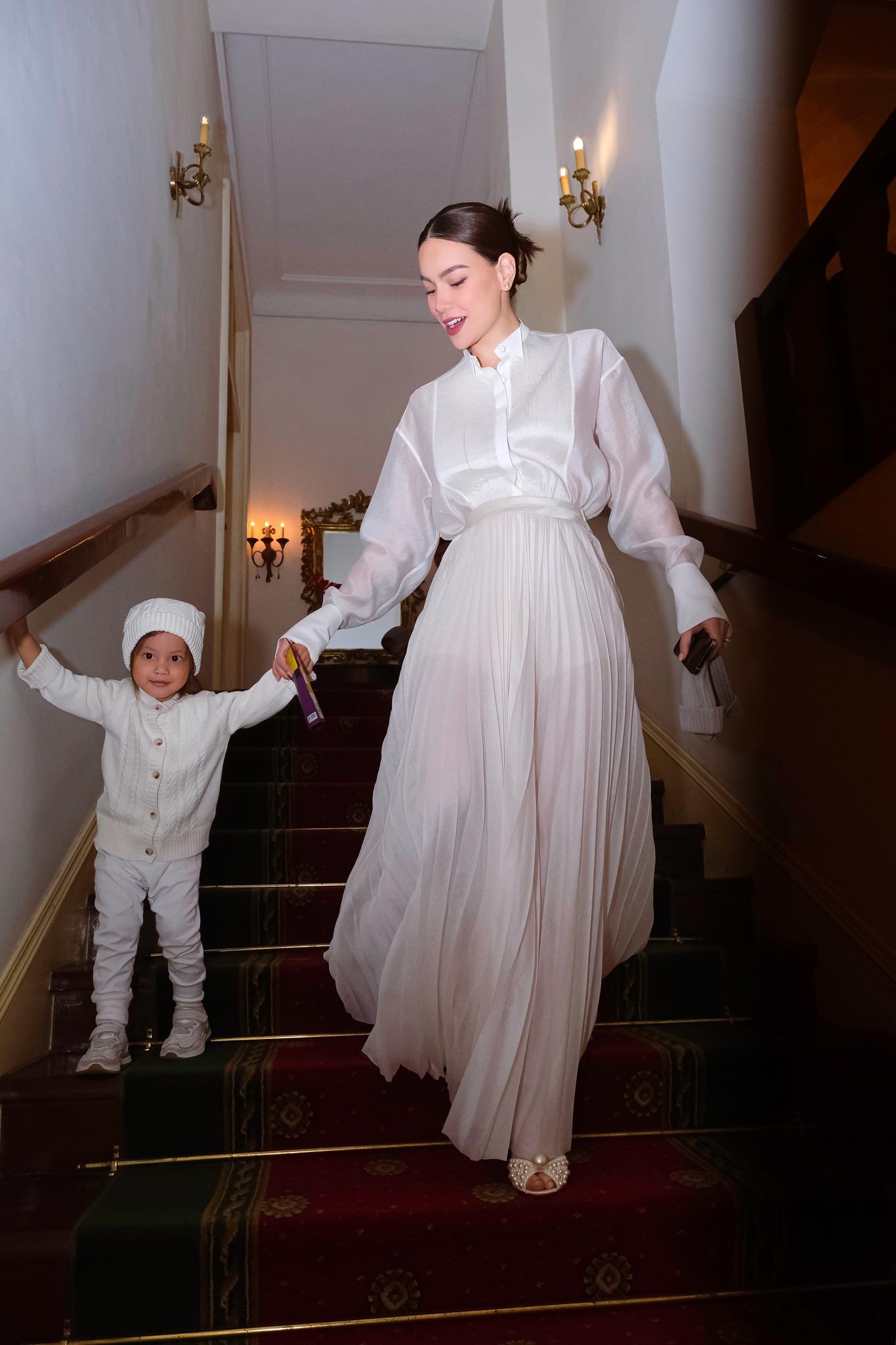 Video: Con trai Hồ Ngọc Hà tạo dáng 'ngầu đét' tại thảm đỏ - Ảnh 4