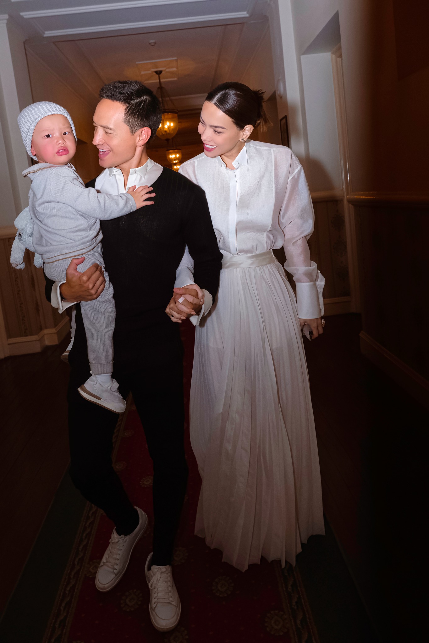 Video: Con trai Hồ Ngọc Hà tạo dáng 'ngầu đét' tại thảm đỏ - Ảnh 3