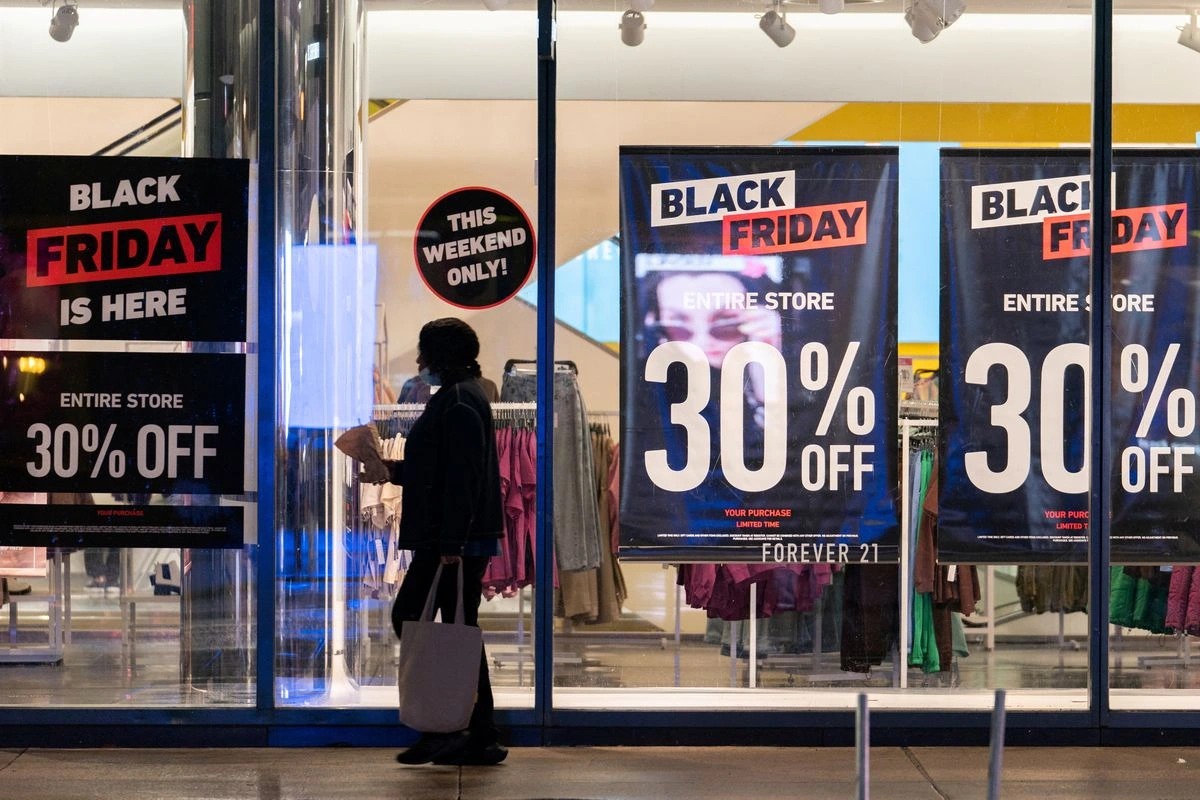 Đại tiệc mua sắm Black Friday tại Mỹ diễn ra không thật sự sôi động. Ảnh: Reuters