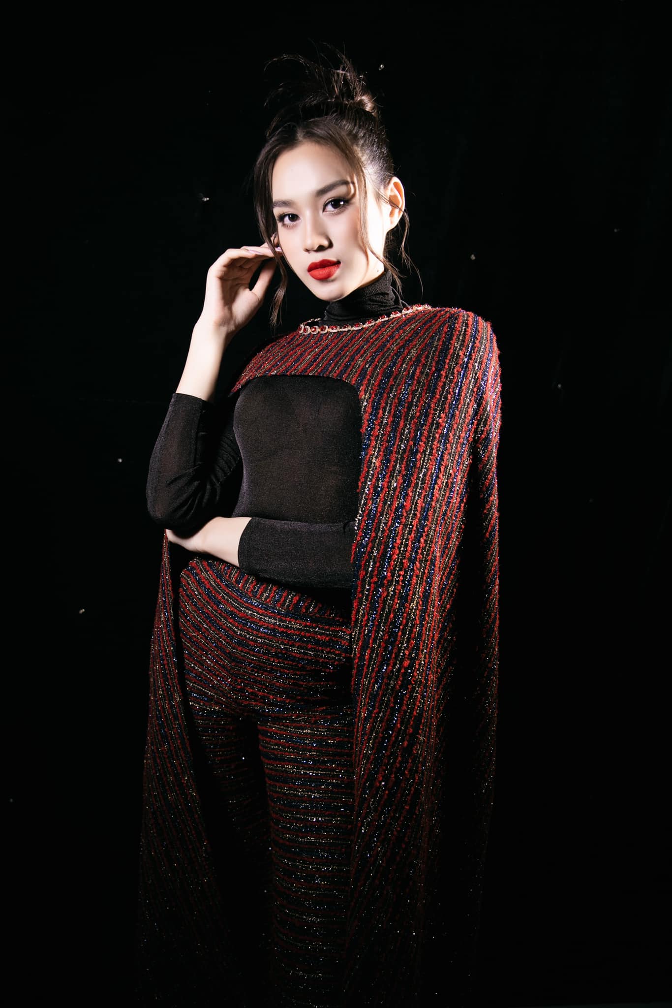 Đỗ Thị Hà xuất hiện tổng duyệt chương trình, thần sắc thế nào mà gây chú ý? - Ảnh 2 Đỗ Thị Hà xuất hiện tổng duyệt chương trình, thần sắc thế nào mà gây chú ý? - Ảnh 2