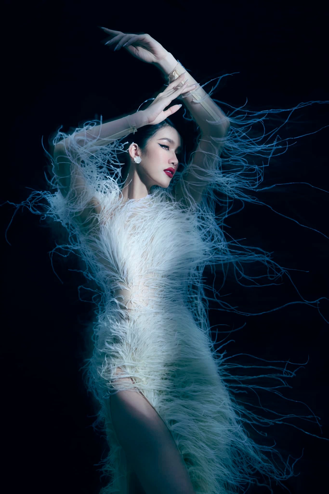 Hoa hậu Quốc tế 2022: Đỗ Thị Hà nhắn nhủ Phương Anh trước khi xuất ngoại - Ảnh 1