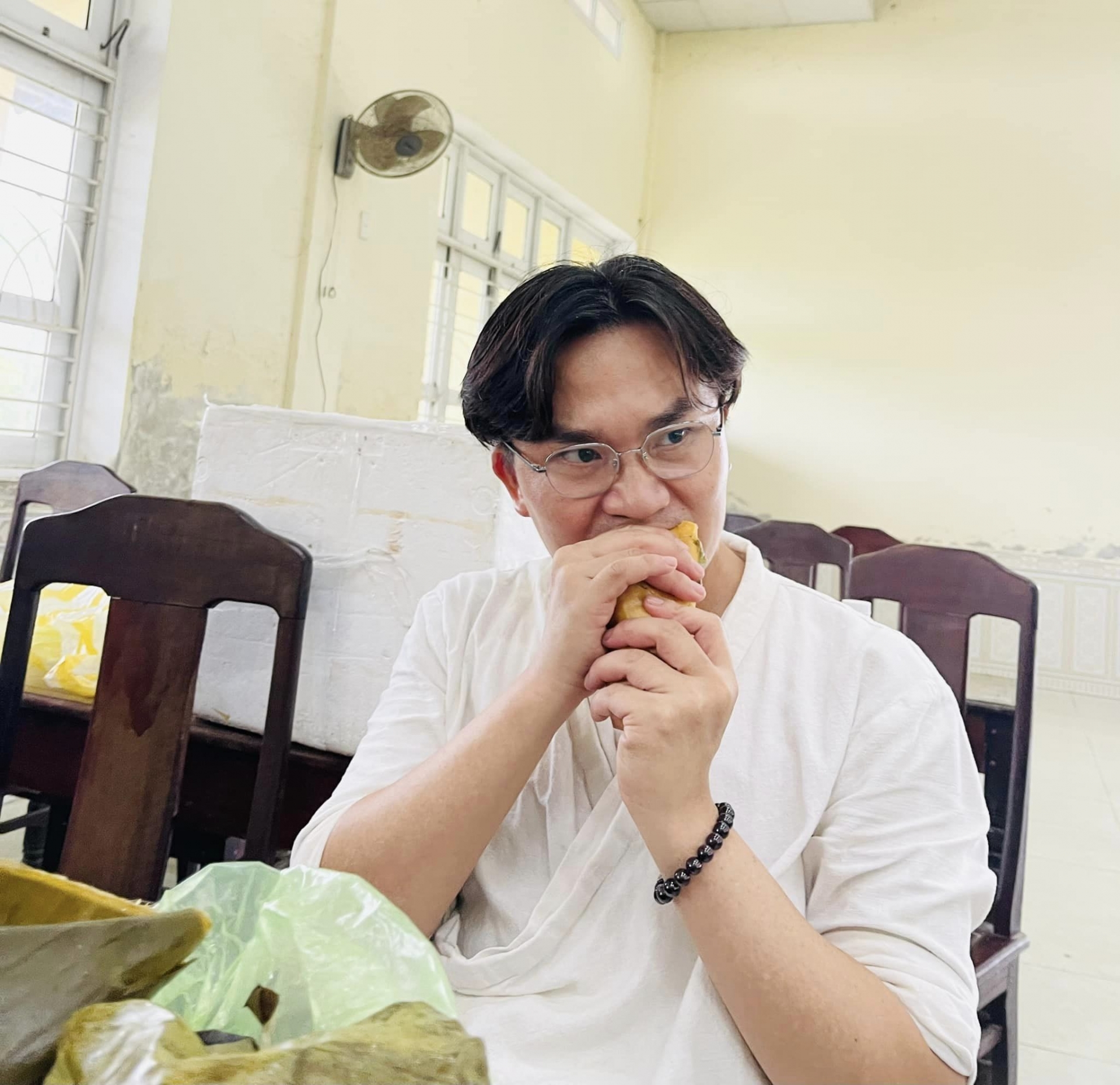 Đại Nghĩa trong chuyến từ thiện ở Huế