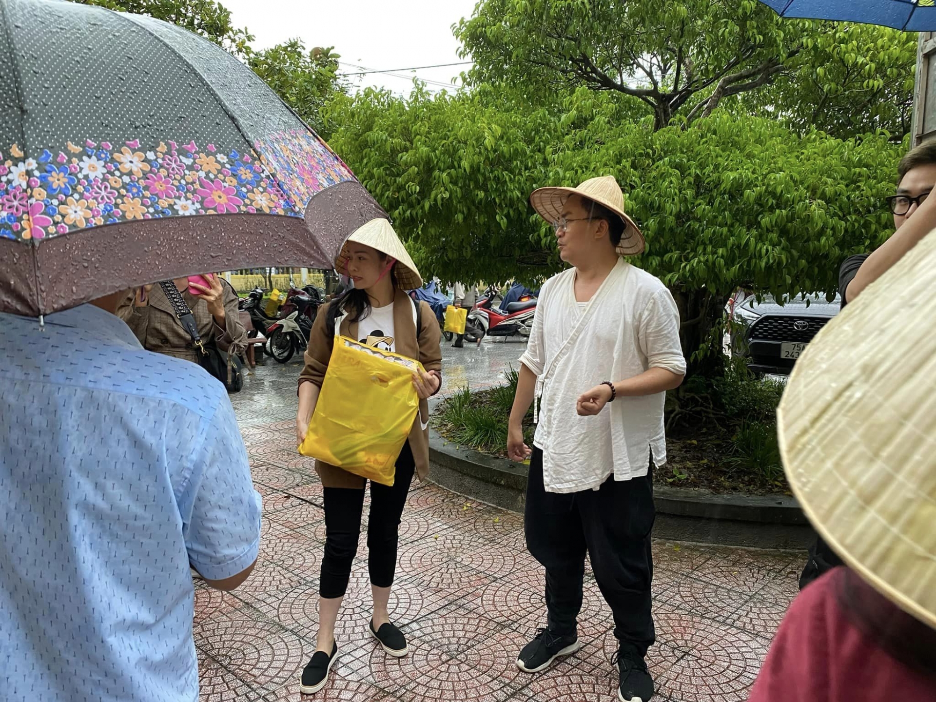 Video: MC Đại Nghĩa bị điện giật khi đang phát biểu trên sân khấu - Ảnh 6