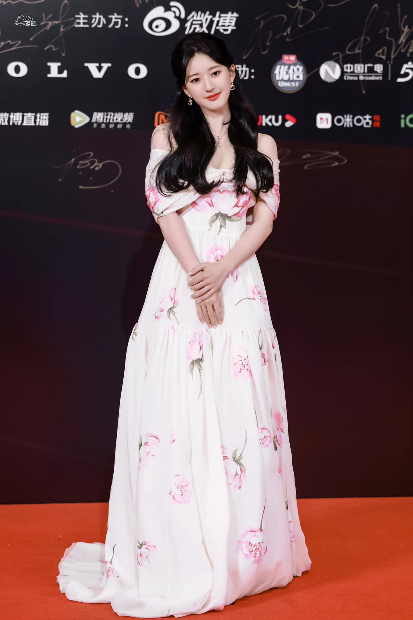 Bộ cánh thứ 2 khiến Triệu Lộ Tư già hơn tuổi thật