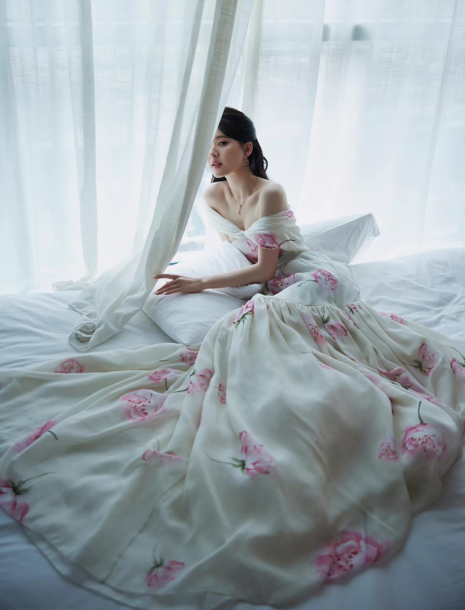 Khoe ảnh đẹp tựa nàng thơ, Triệu Lộ Tư bị team qua đường 'bóc trần' sự thật: Fan đưa ra 1 yêu cầu - Ảnh 1