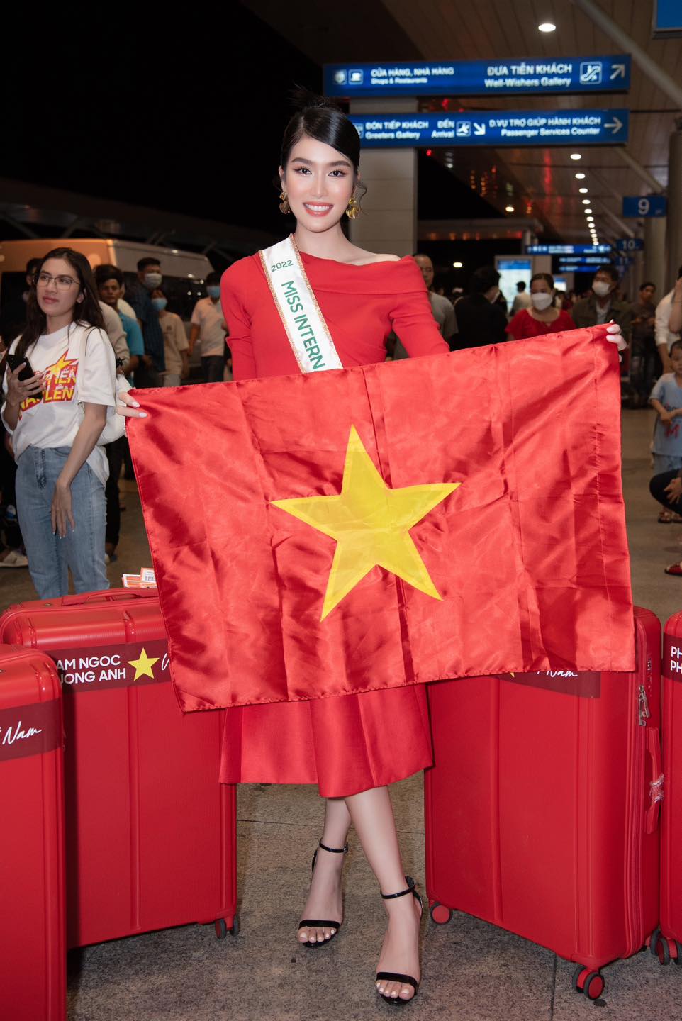 Phương Anh rời Việt Nam đến Nhất Bản tham gia Miss International - Hoa hậu Quốc tế 2022