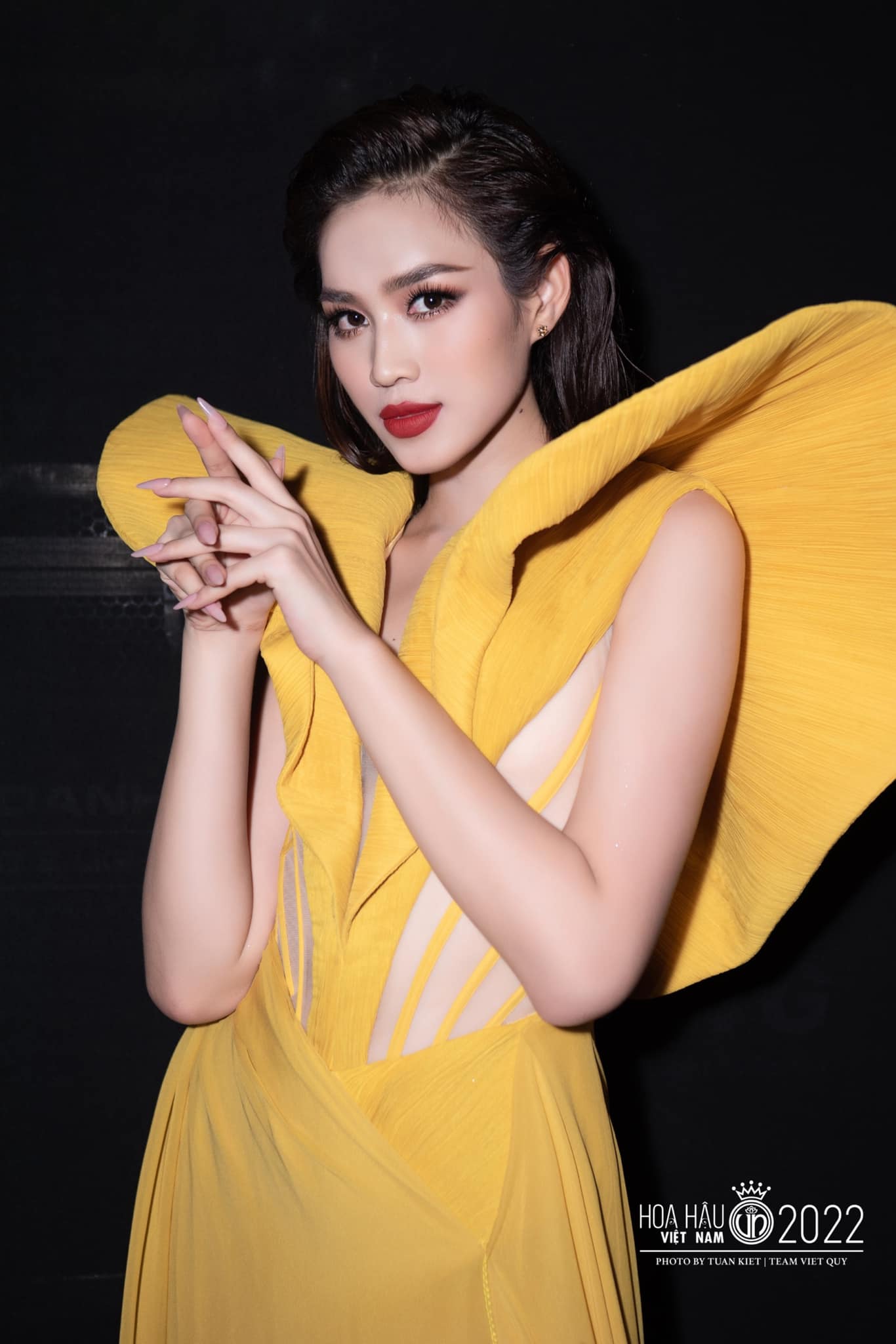 Đỗ Thị Hà biến hóa chuẩn tắc kè hoa, từ nàng thơ e ấp đến băng lãnh