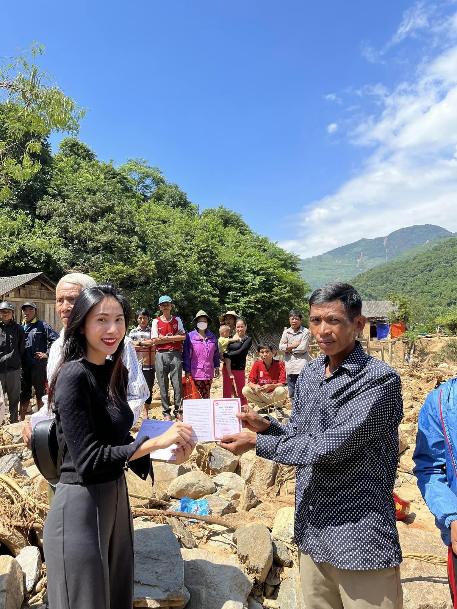 Showbiz Việt có 2 'cô tiên': Trái tim chung nhịp đập, lấy tình yêu cộng đồng để xóa nhòa tai tiếng - Ảnh 2 Showbiz Việt có 2 'cô tiên': Trái tim chung nhịp đập, lấy tình yêu cộng đồng để xóa nhòa tai tiếng - Ảnh 2