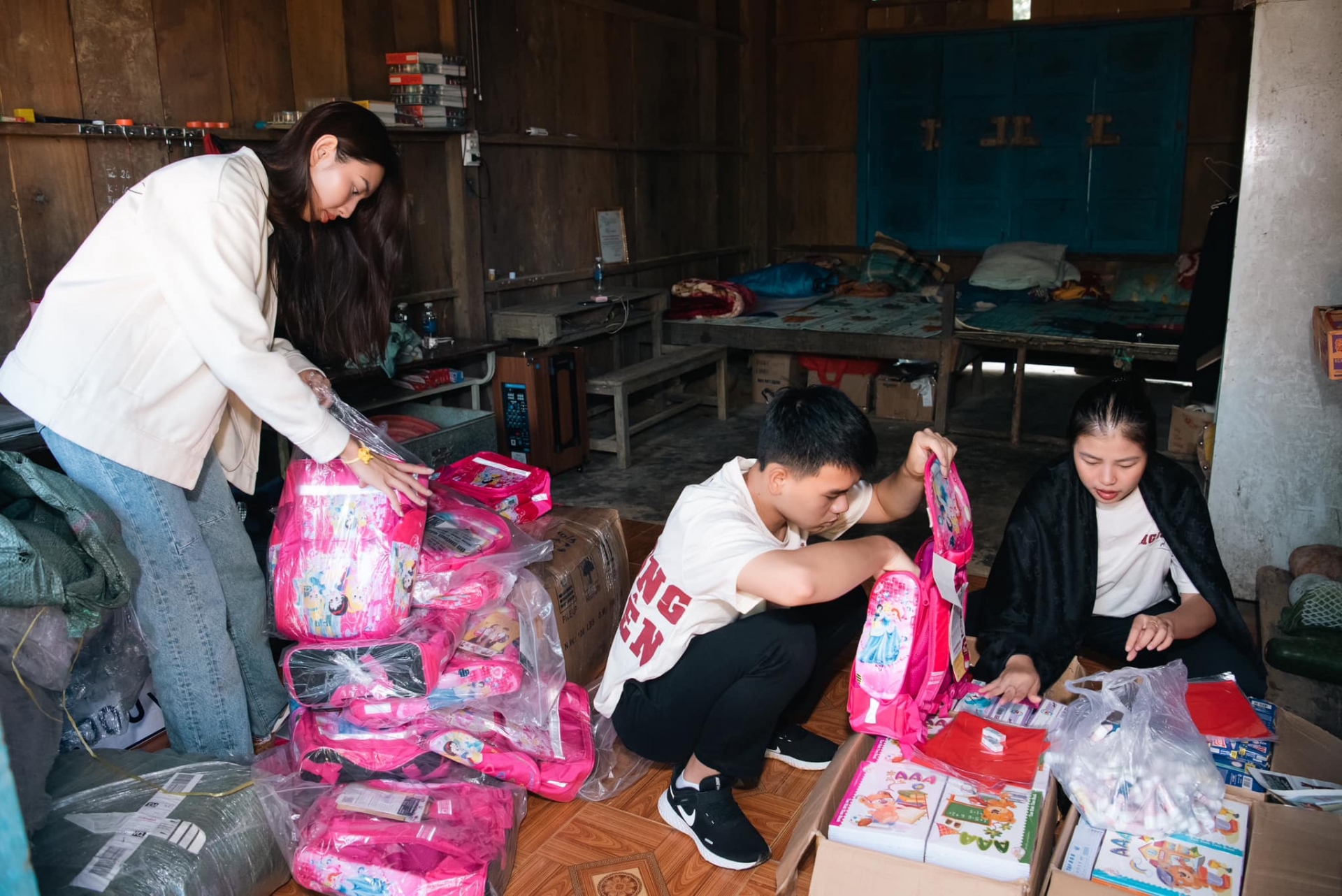 Showbiz Việt có 2 'cô tiên': Trái tim chung nhịp đập, lấy tình yêu cộng đồng để xóa nhòa tai tiếng - Ảnh 11 Showbiz Việt có 2 'cô tiên': Trái tim chung nhịp đập, lấy tình yêu cộng đồng để xóa nhòa tai tiếng - Ảnh 11