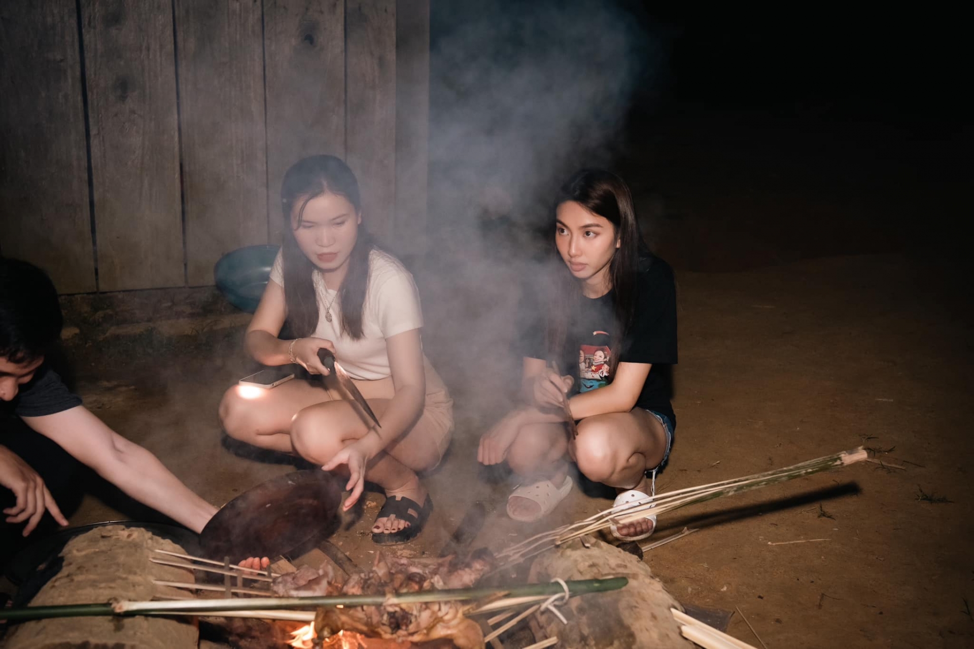 Showbiz Việt có 2 'cô tiên': Trái tim chung nhịp đập, lấy tình yêu cộng đồng để xóa nhòa tai tiếng - Ảnh 8 Showbiz Việt có 2 'cô tiên': Trái tim chung nhịp đập, lấy tình yêu cộng đồng để xóa nhòa tai tiếng - Ảnh 8