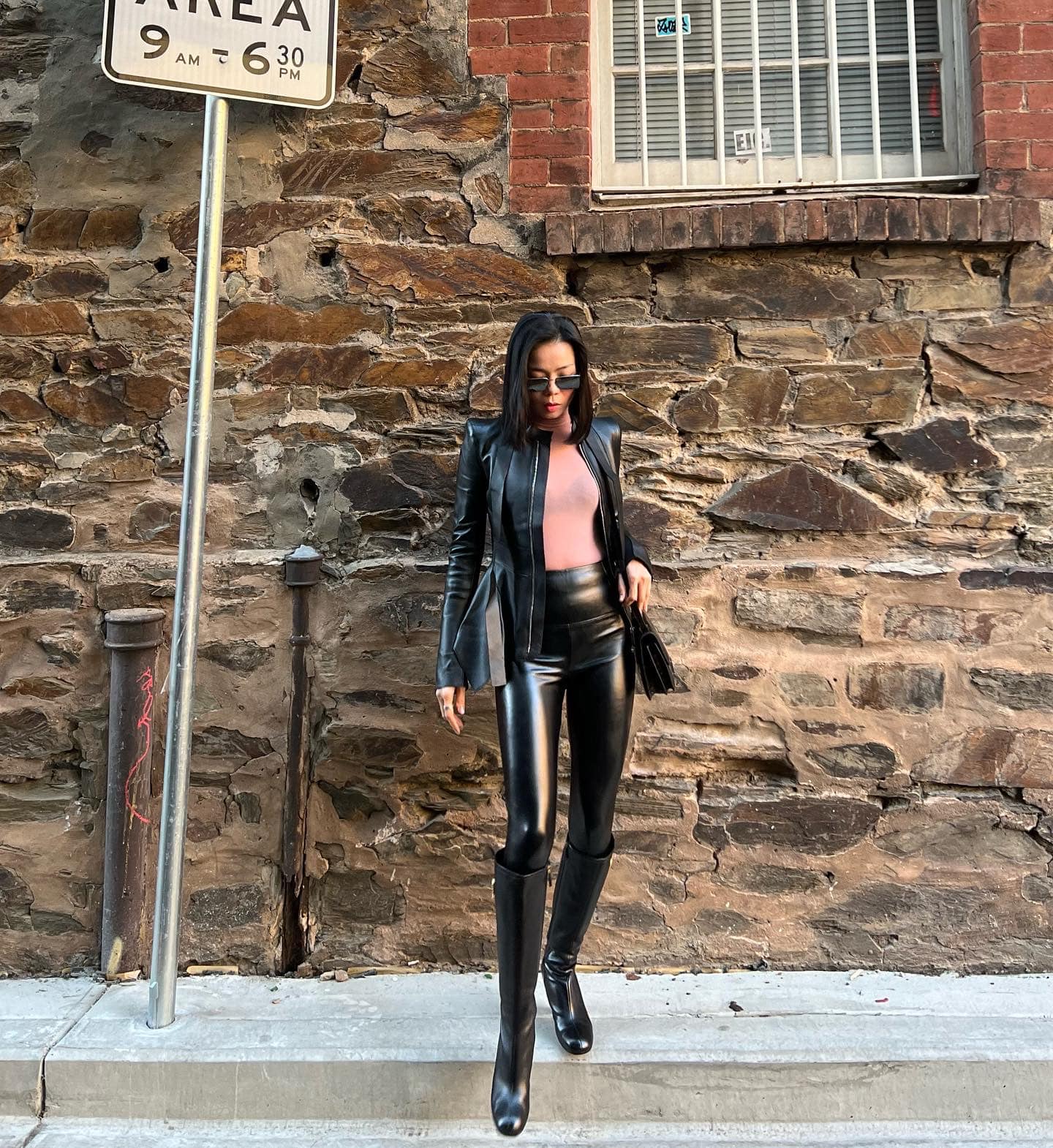 Lệ Quyên nhiều lần khiến công chúng 'đứng ngồi không yên'