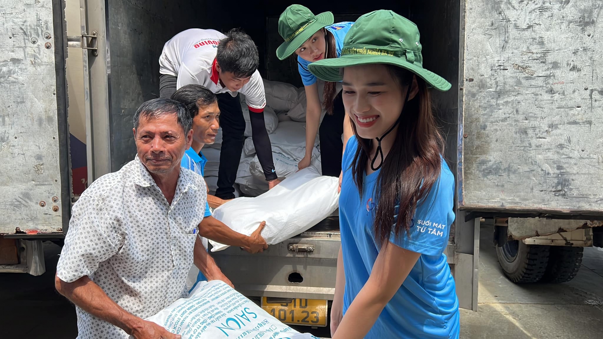 Đỗ Thị Hà vô cùng năng nổ trong nhiều hoạt thiện nguyện. Ảnh: Internet Đỗ Thị Hà vô cùng năng nổ trong nhiều hoạt thiện nguyện. Ảnh: Internet