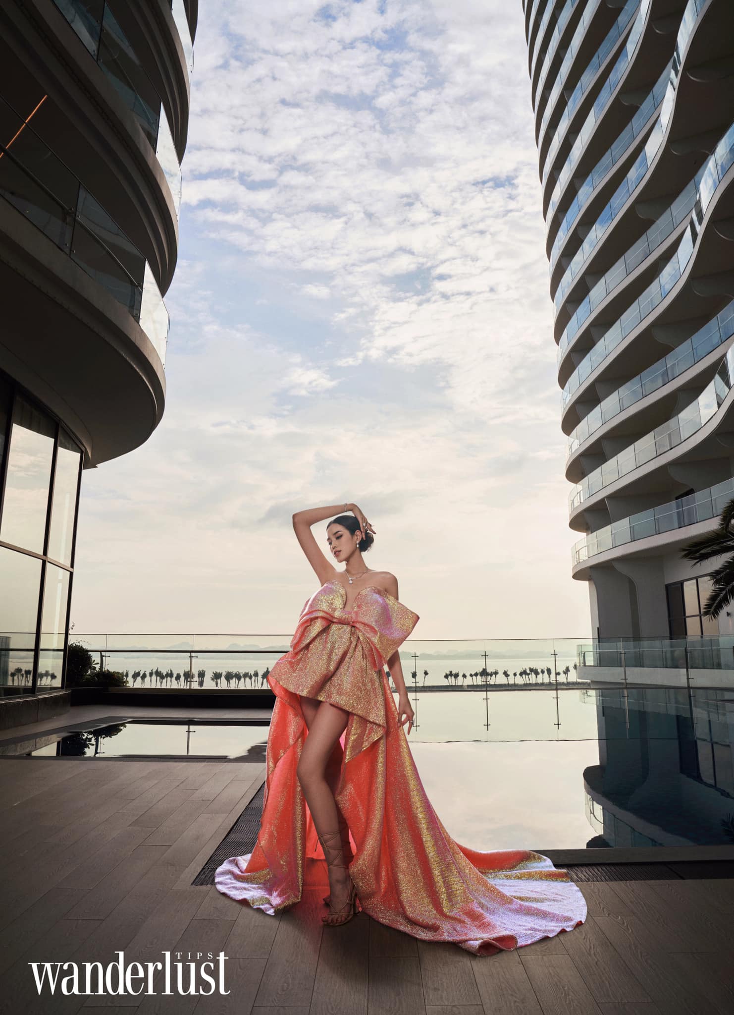 Đỗ Thị Hà khoe chân dài gợi cảm trong loạt thiết kế cắt xẻ - Ảnh 4