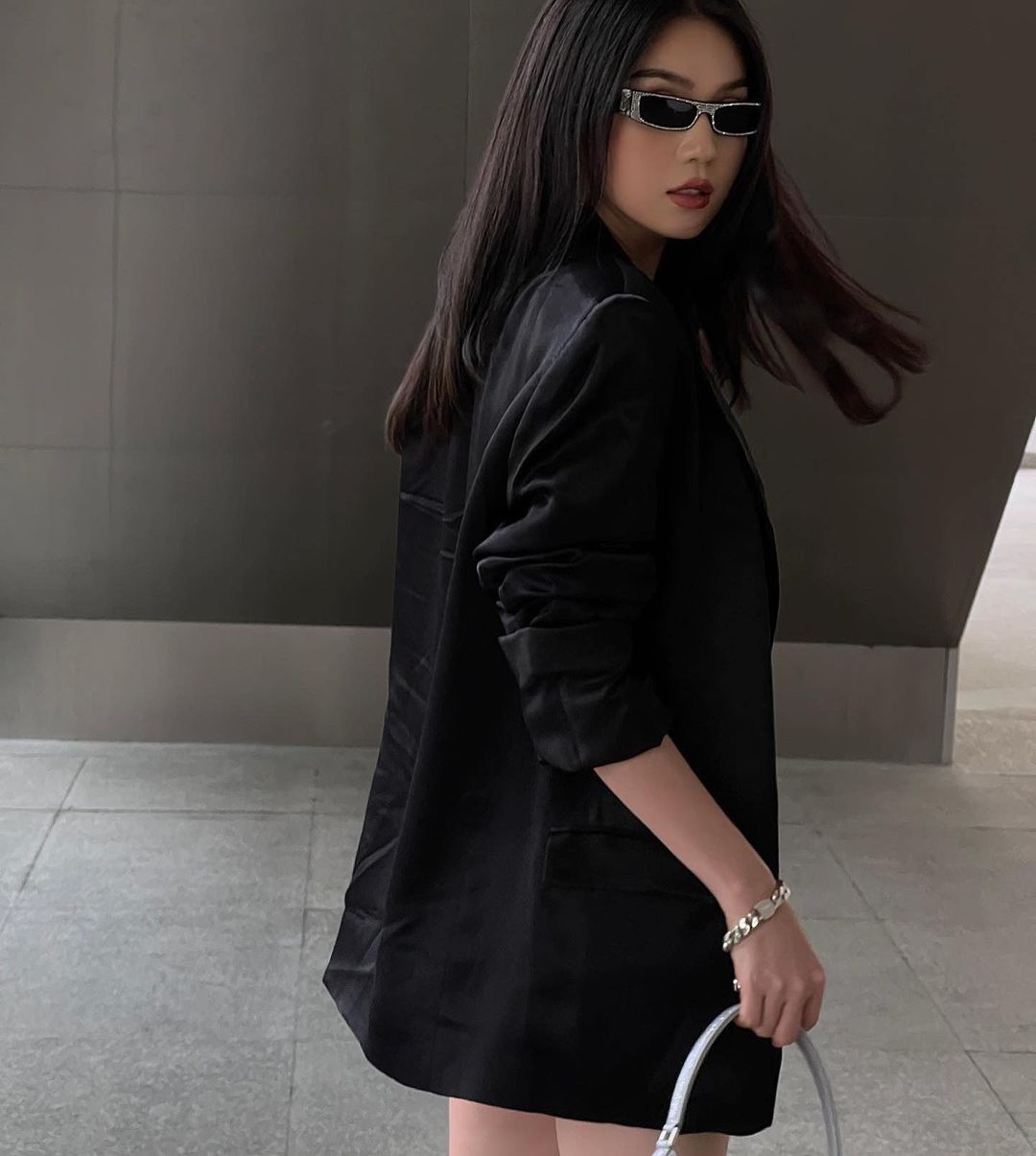 Thần thái đỉnh cao khiến người hâm mộ đứng không yên, cứ cuối tuần là Ngọc Trinh lại khuấy động mạng xã hội