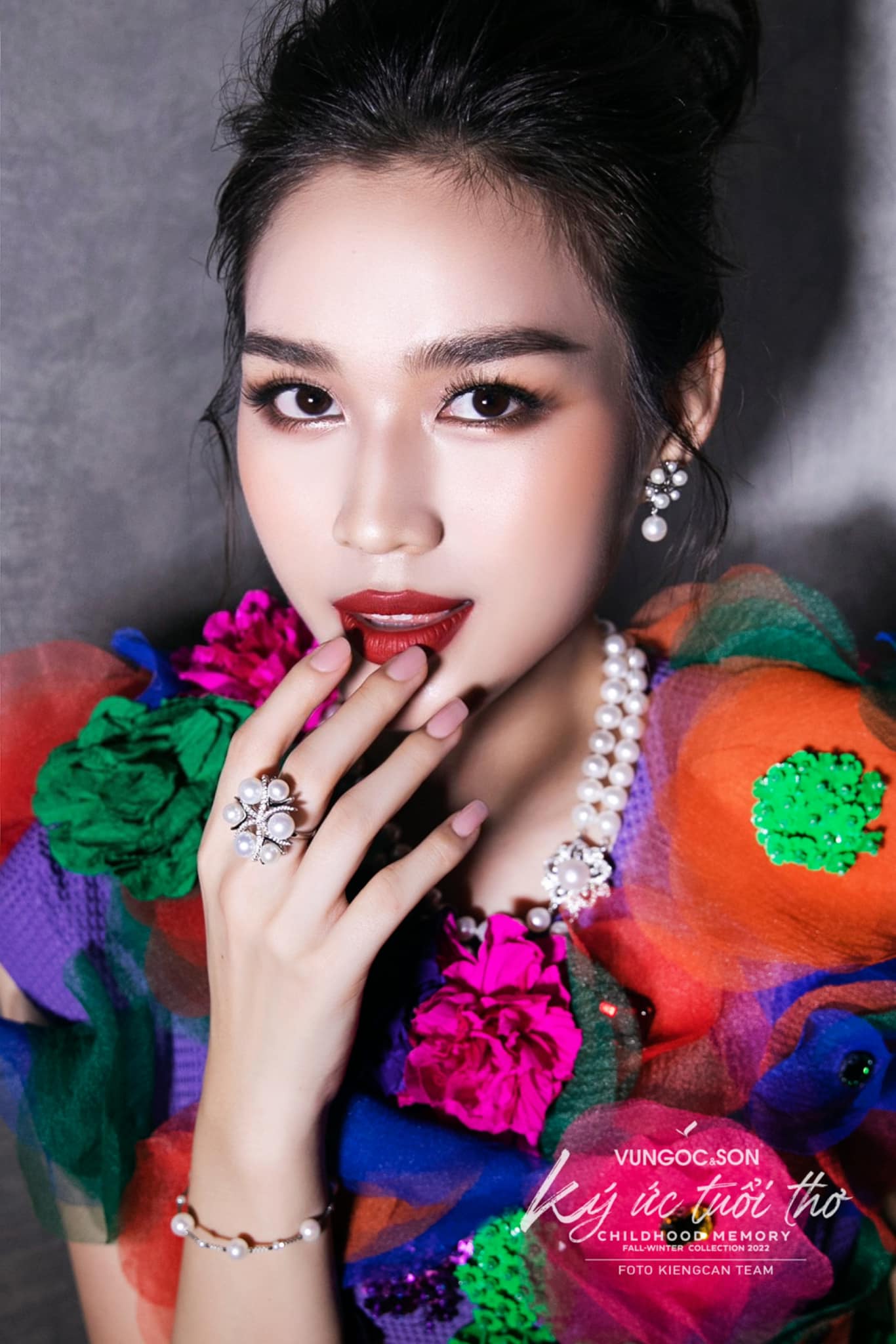 Video: Đỗ Thị Hà gặp sự cố 'khó đỡ' trên sân khấu, CDM ồ ạt hỏi thăm - Ảnh 8