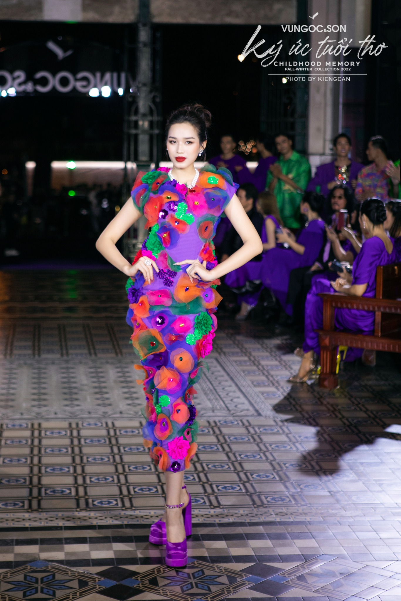 Video: Đỗ Thị Hà gặp sự cố 'khó đỡ' trên sân khấu, CDM ồ ạt hỏi thăm - Ảnh 5