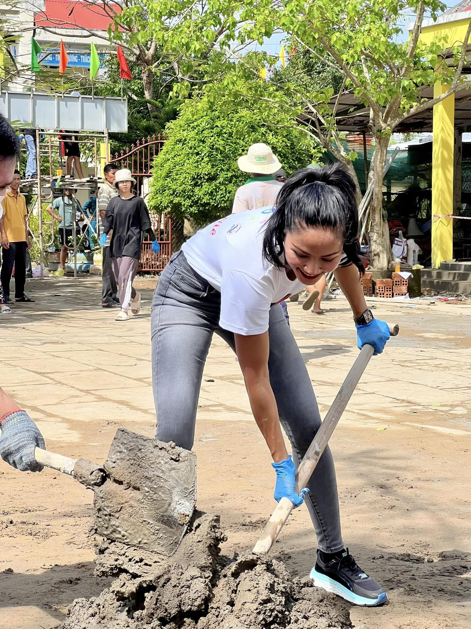 Là chân dài khét tiếng của showbiz, H'Hen Niê vẫn duy trì nếp sống tối giản - Ảnh 1 Là chân dài khét tiếng của showbiz, H'Hen Niê vẫn duy trì nếp sống tối giản - Ảnh 1