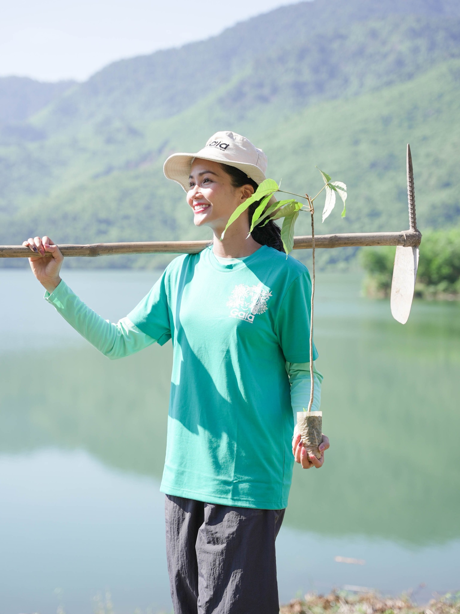 H'Hen Niê tích cực đóng góp cho cộng đồng thông qua các dự án thiết thực H'Hen Niê tích cực đóng góp cho cộng đồng thông qua các dự án thiết thực