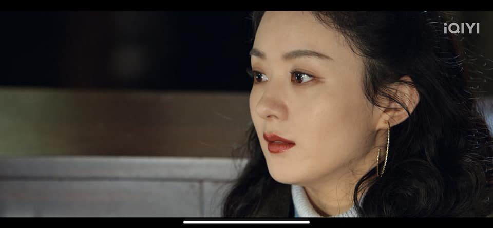 Mới đây, một netizen đăng hình ảnh chụp trong dự án Gió Thổi Bán Hạ cùng nhận xét về việc phim không hề sử dụng bộ lọc. Từ đó, làn da của diễn viên được diễn tả một cách vô cùng chân thật. Ở độ tuổi ngoài 30, tuy nhiên nhan sắc của nữ chính Triệu Lệ Dĩnh vẫn rất kinh diễm. Theo thông tin, phim của Triệu Lệ Dĩnh đóng chính đã mở điểm douban là 8.4 với hơn 139 nghìn lượt đánh giá.