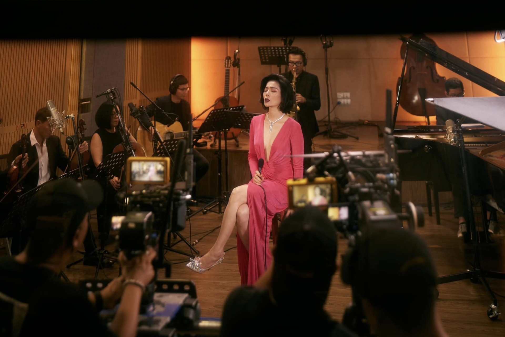 Lệ Quyên vẫn luôn duy trì cho mình phong độ chuẩn nữ hoàng