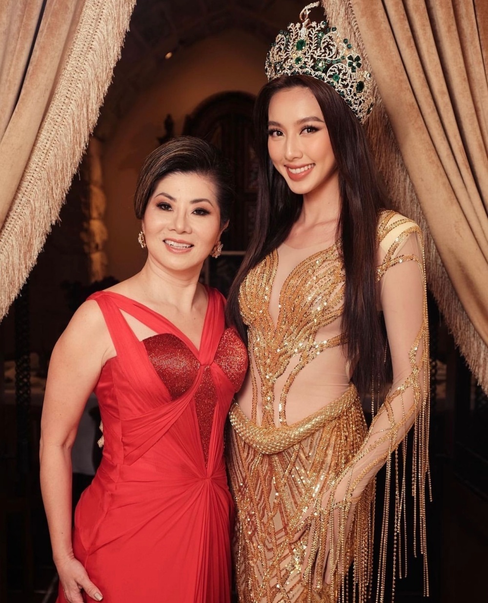 Bà Teresa luôn yêu thương và nuông chiều Thùy Tiên hết mực. 