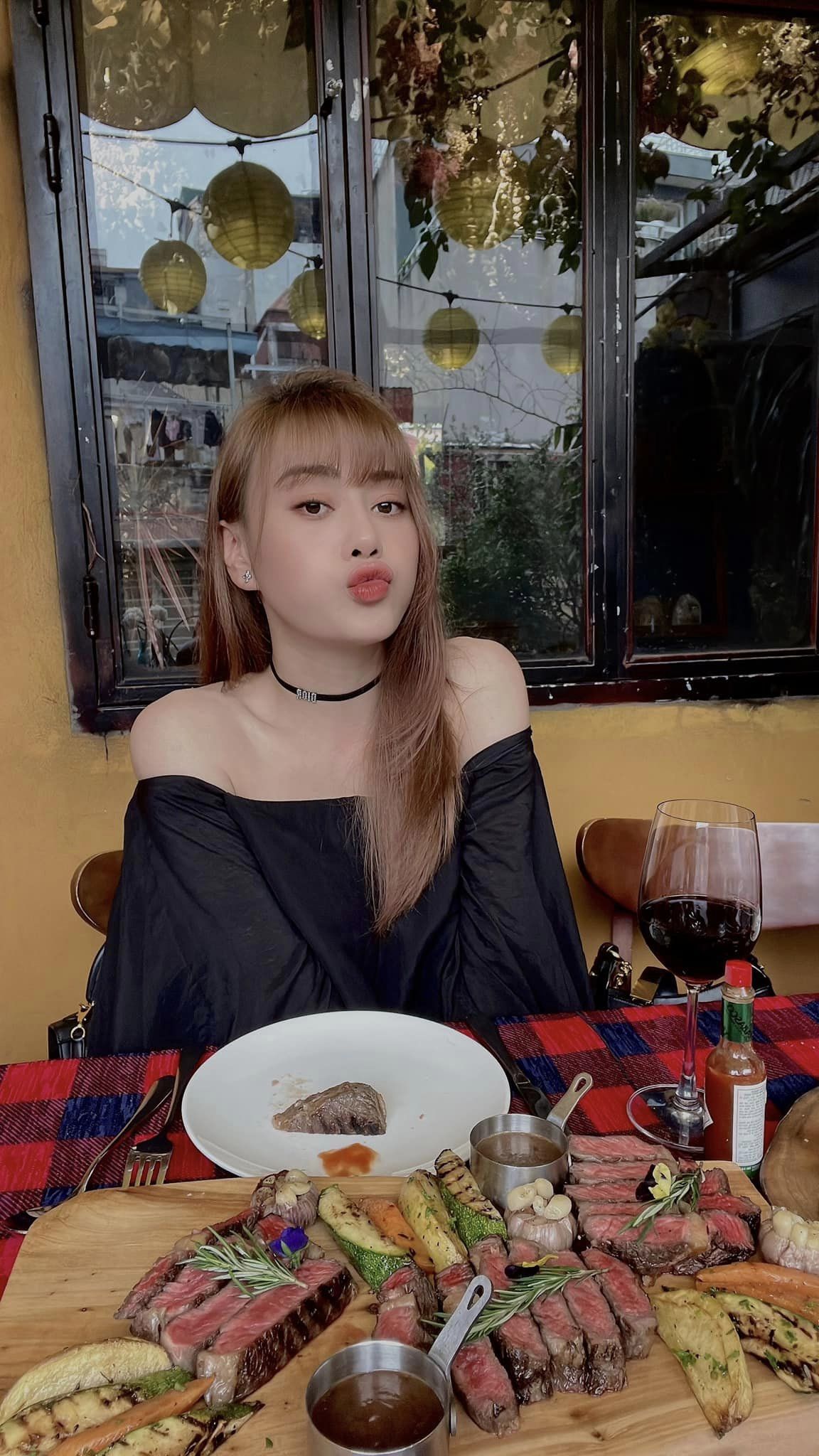 Phương Oanh hạn chế tham gia các dự án phim ảnh lẫn sự kiện