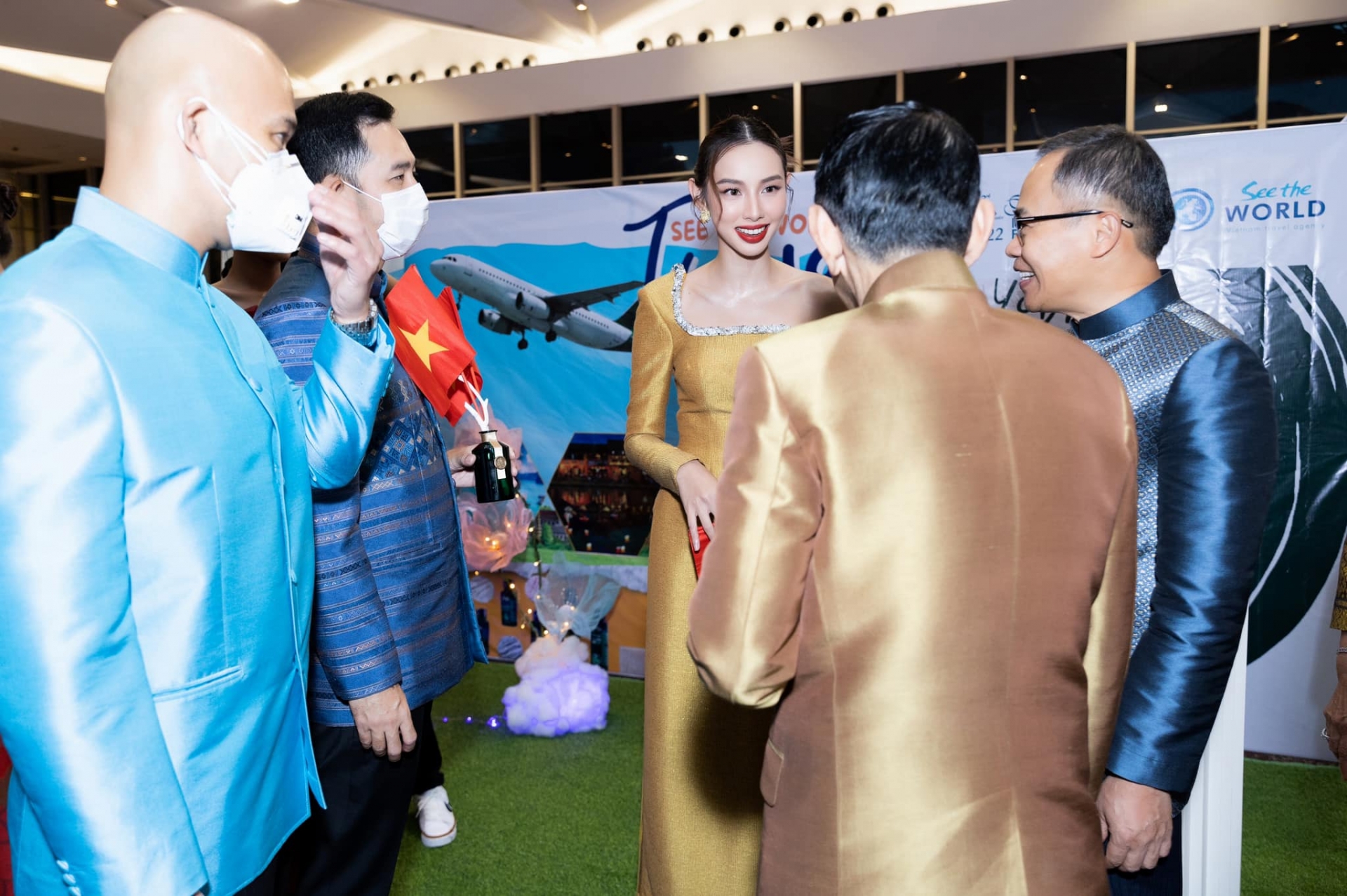 Video: Thùy Tiên như em bé khi gặp lại bà Teresa, khoe được ‘mẹ nuôi’ làm điều này - Ảnh 4