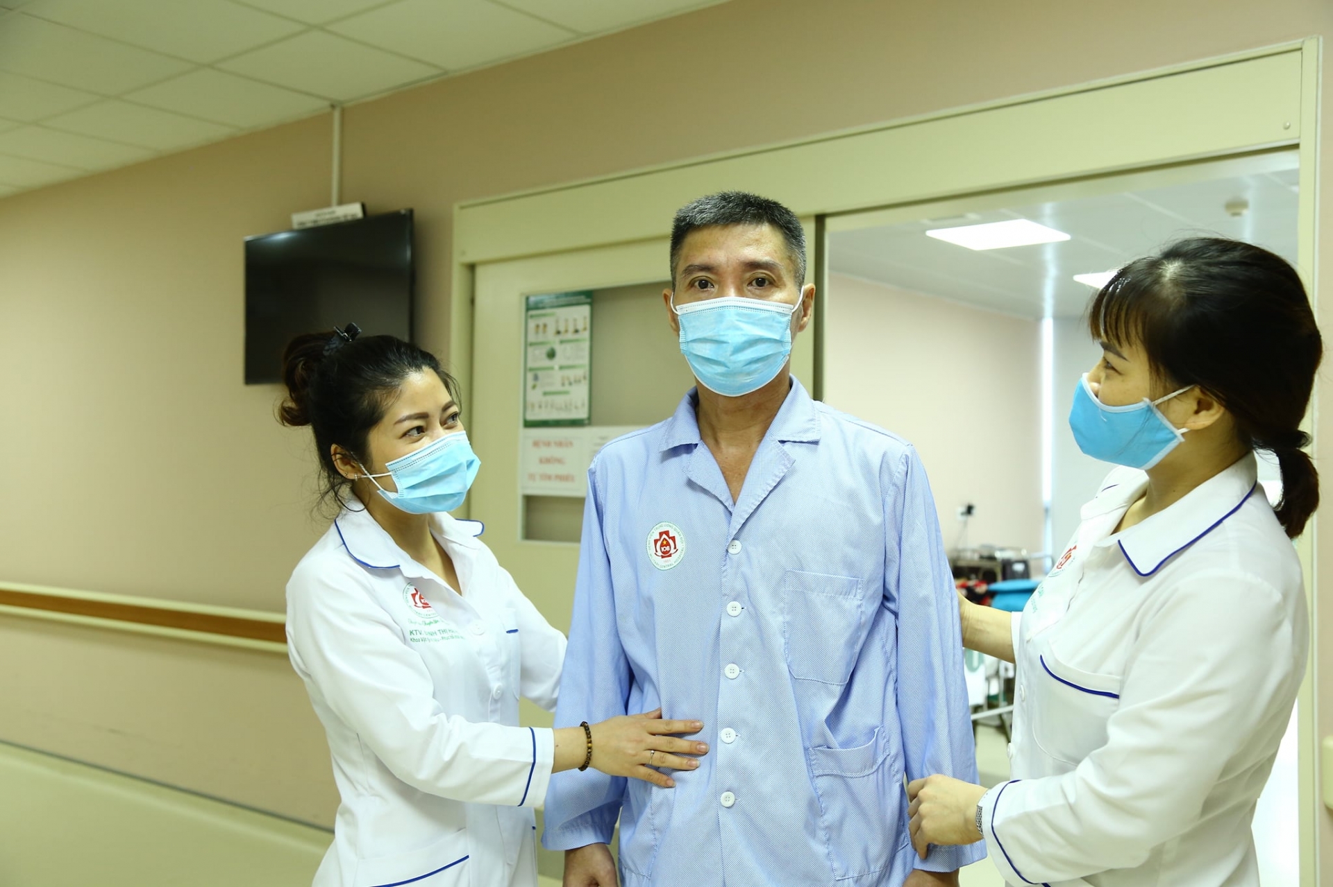 Công Lý phải nhập viện do trượt chân ngã tại nhà