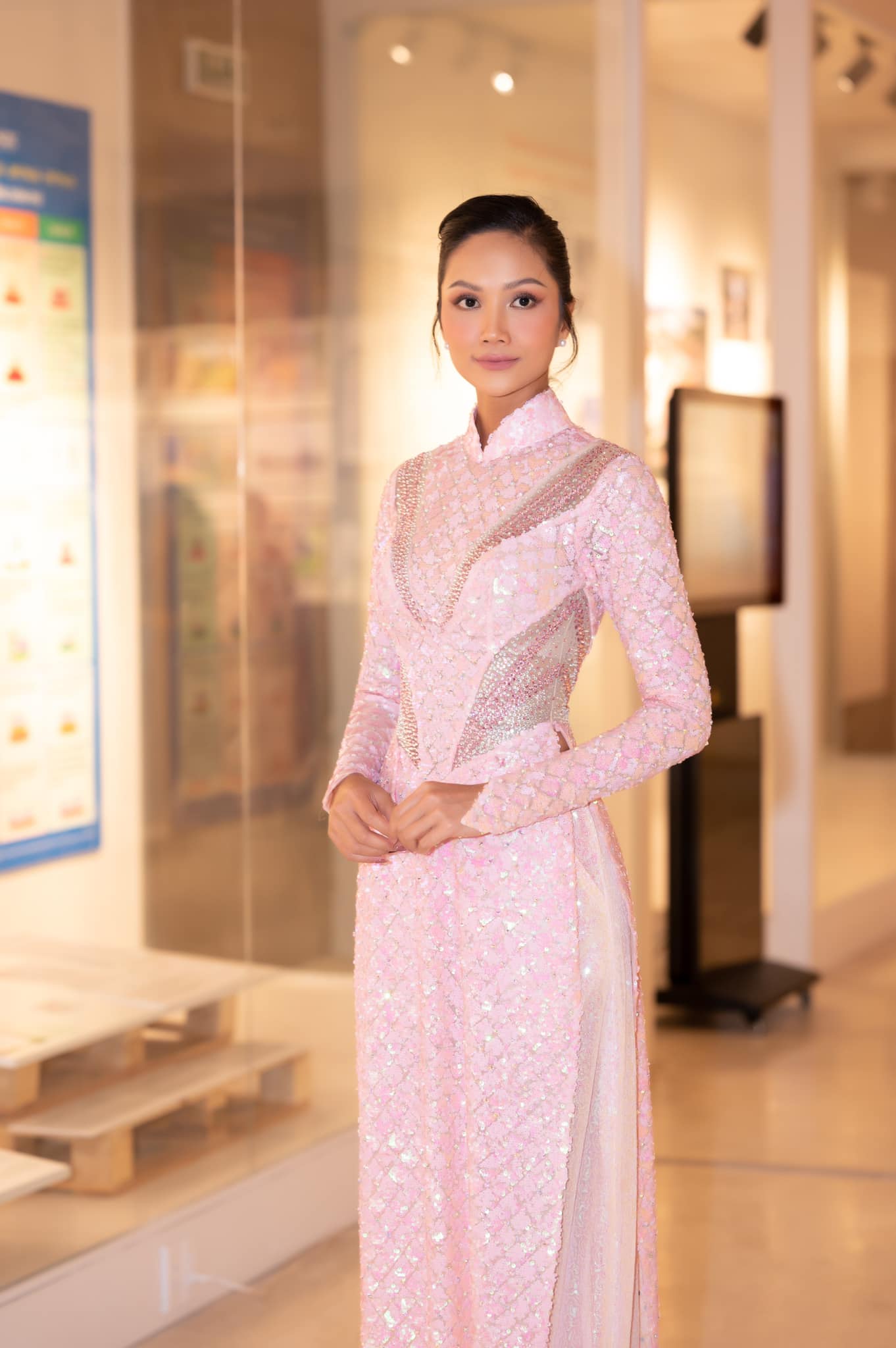 H'Hen Niê cũng như các thí sinh Miss Universe không có bất kỳ liên lạc hay tương tác nào