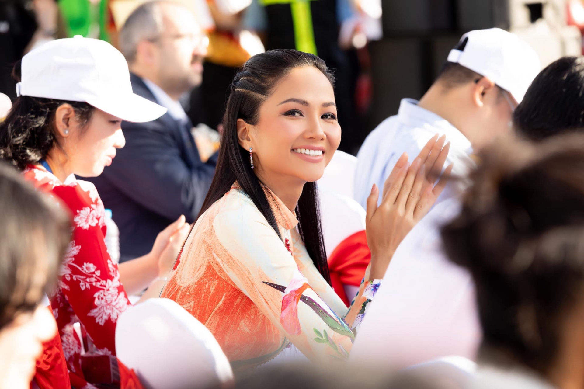 H'Hen Niê hiện đang là mỹ nhân có tầm ảnh hưởng trong làng mốt Việt.