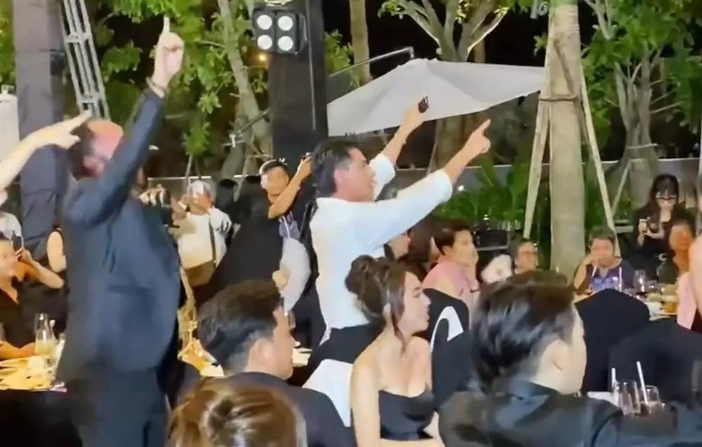 Isaac đúng chất 'trưởng ban ngoại giao' tại đám cưới Anh Tú - Diệu Nhi