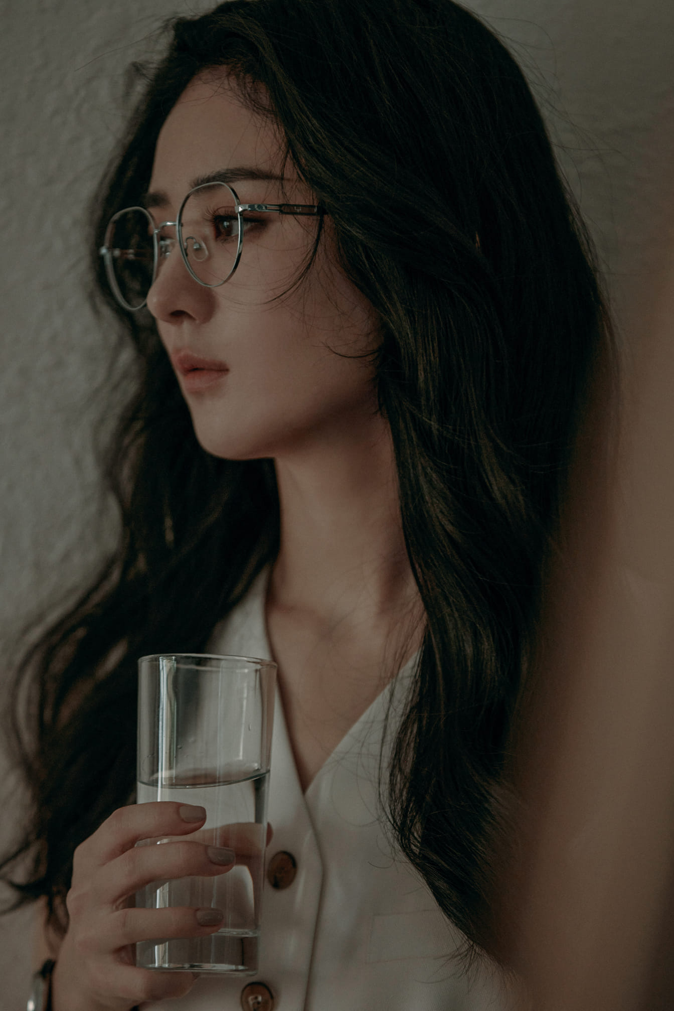 Vừa qua hợp đồng giữa Triệu Lệ Dĩnh và Truyền thông Hoà Tụng đã kết thúc trong êm đẹp. Nữ diễn viên cũng đã chính thức thành lập phòng làm việc cá nhân. Ngoài ra còn có thông tin cho biết dự án tiếp theo của Triệu Lệ Dĩnh là một bộ phim điện ảnh.