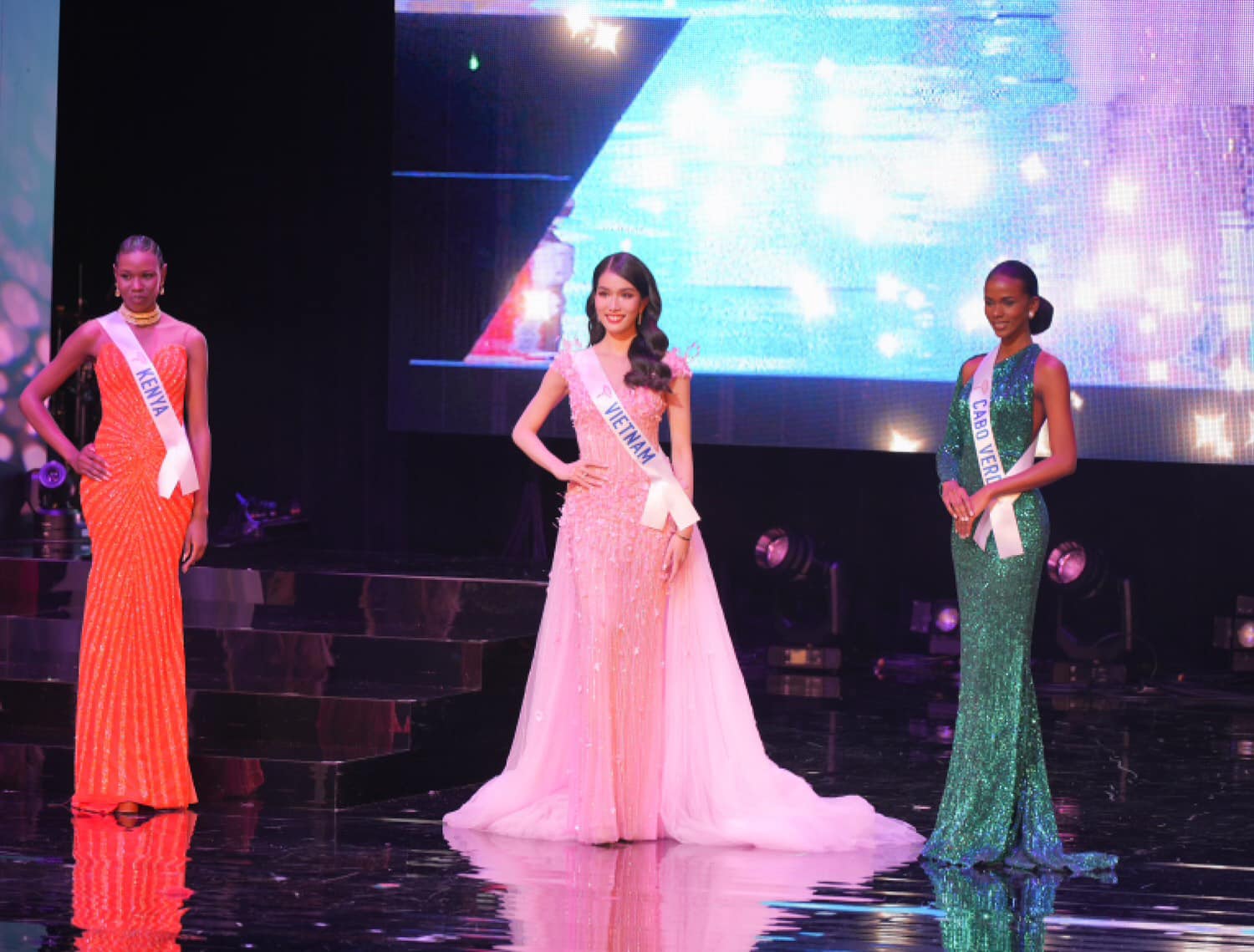 Việc Phương Anh dừng chân sớm tại Hoa hậu Quốc tế 2022 khiến fan sắc đẹp tiếc nuối.