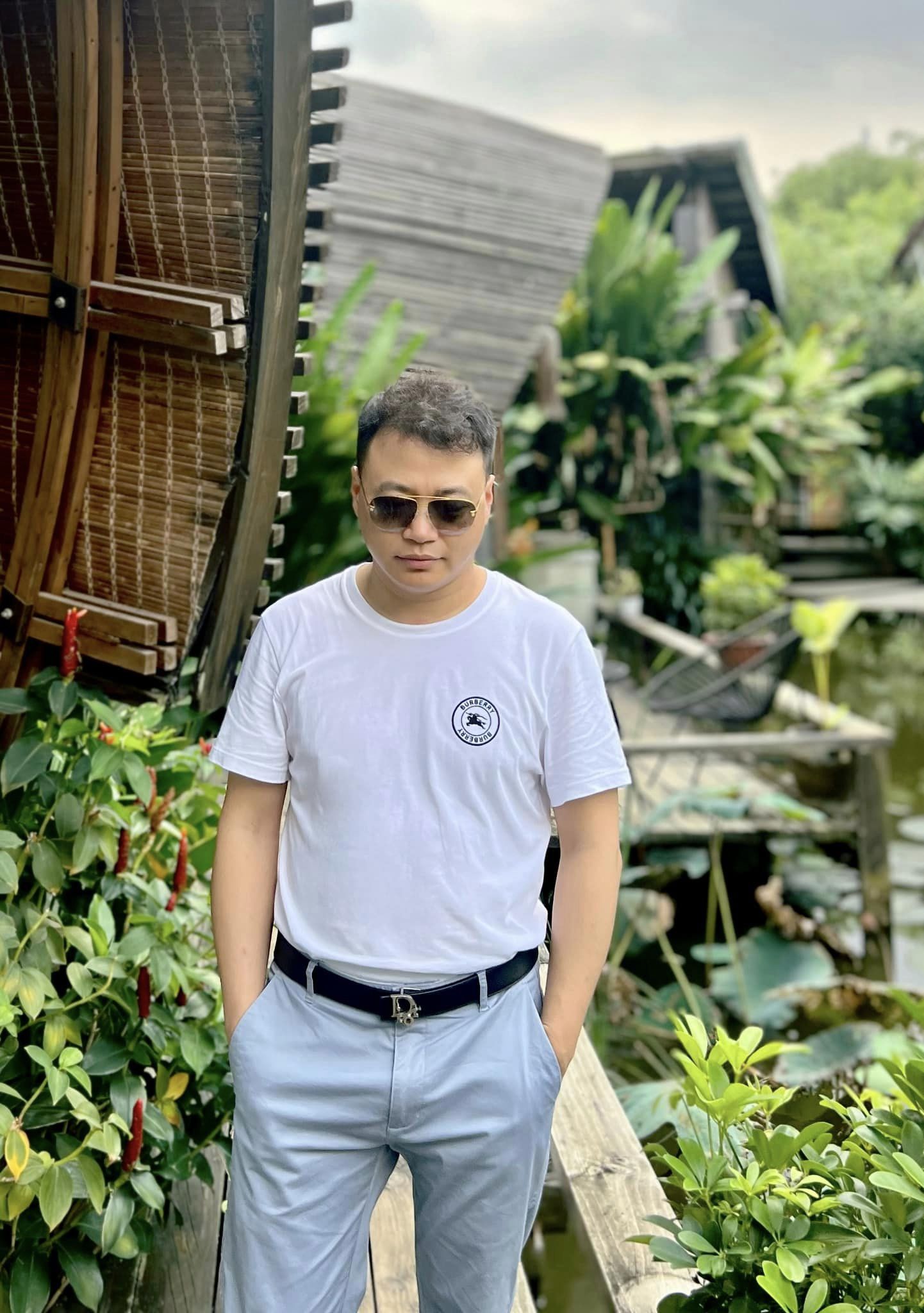 Shark Bình đăng tải hình mới nhất, cũng có chia sẻ về kinh tế khó khăn