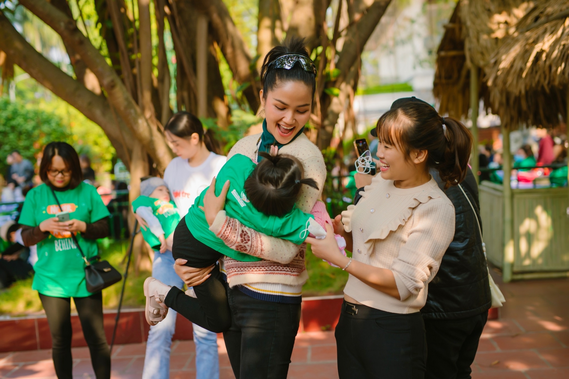 H'Hen Niê lộ diện sau tin đồn sắp lấy chồng, ngoại hình gây chú ý - Ảnh 1