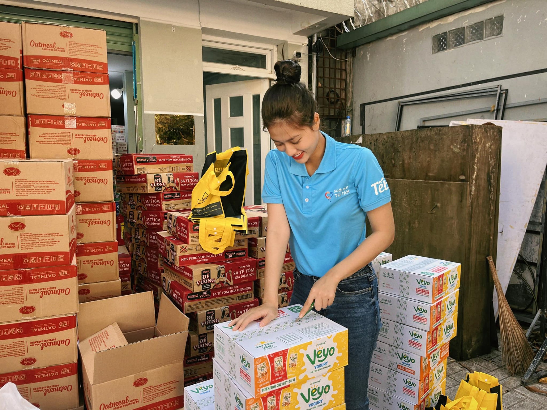 Thiên Ân tích cực từ thiện sau Miss Grand International 2022 - Ảnh 2