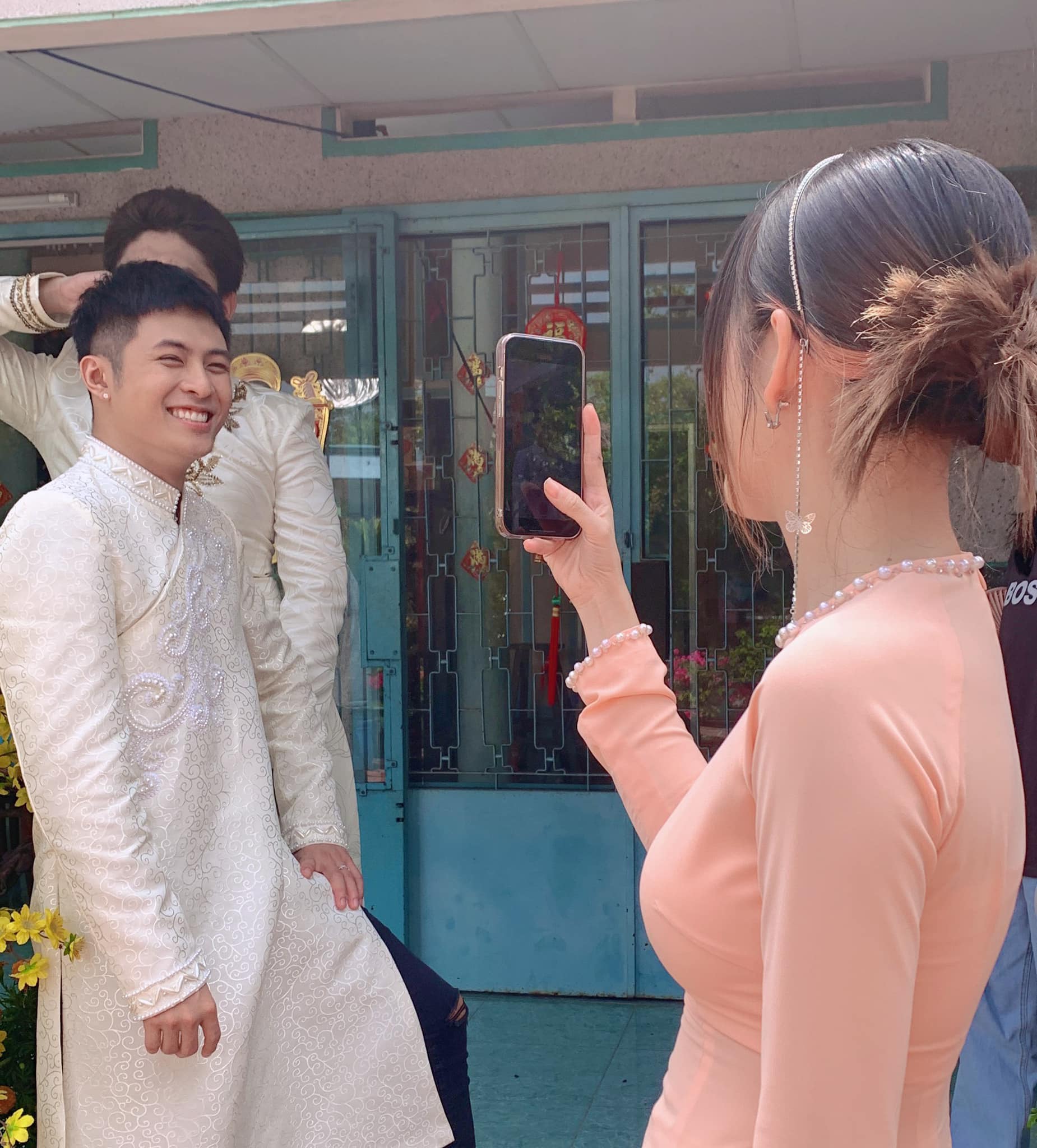 Đây là cô gái khiến Gin Tuấn Kiệt phải đứng yên để chụp ảnh