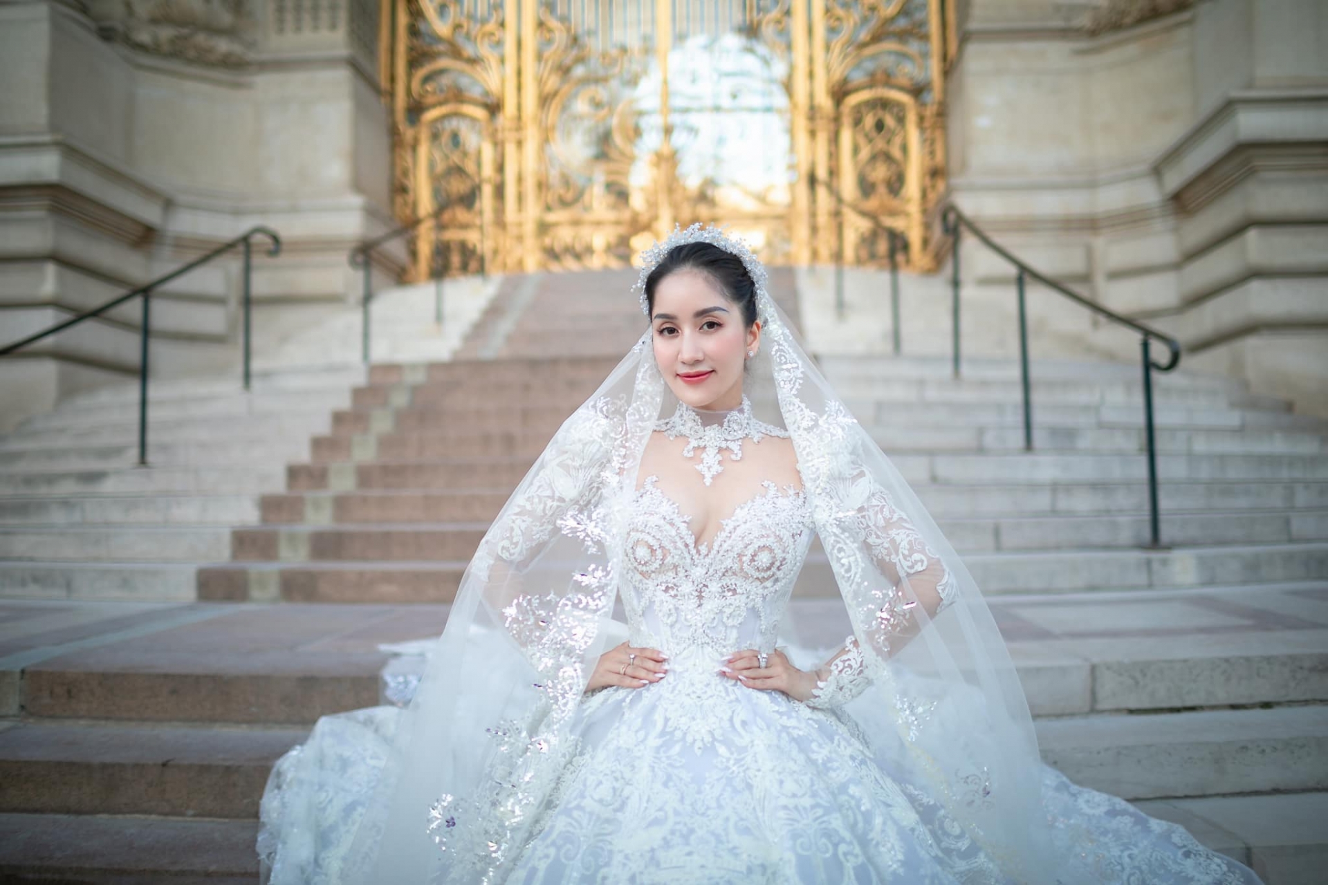 Chùm ảnh lễ cưới tại nhà thờ của Khánh Thi - Phan Hiển: Cô dâu đẹp không tì vết, hé lộ khoảnh khắc đầy xúc động - Ảnh 22