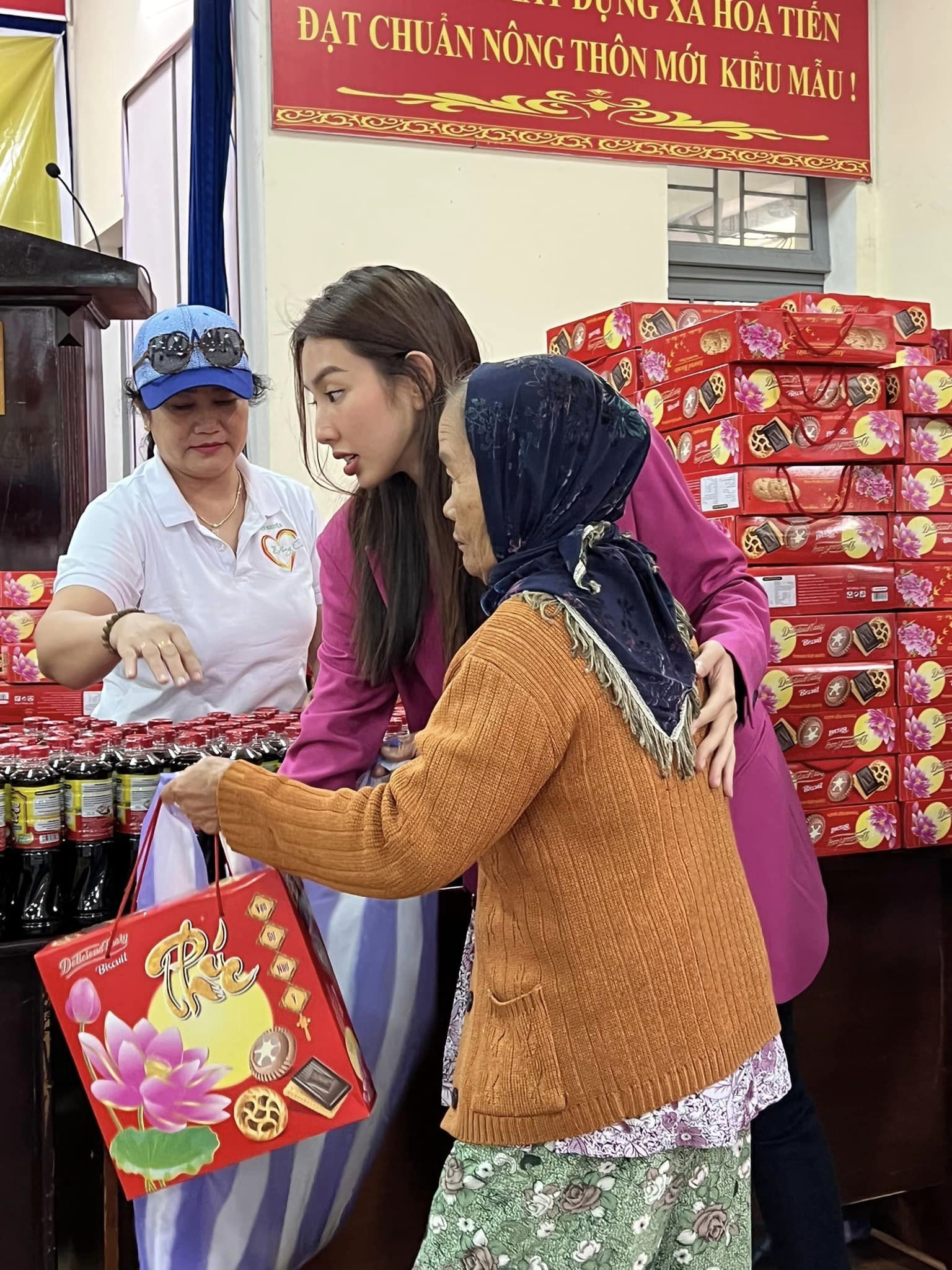 Thùy Tiên chăm làm từ thiện sau khi kết thúc nhiệm kỳ  - Ảnh 1