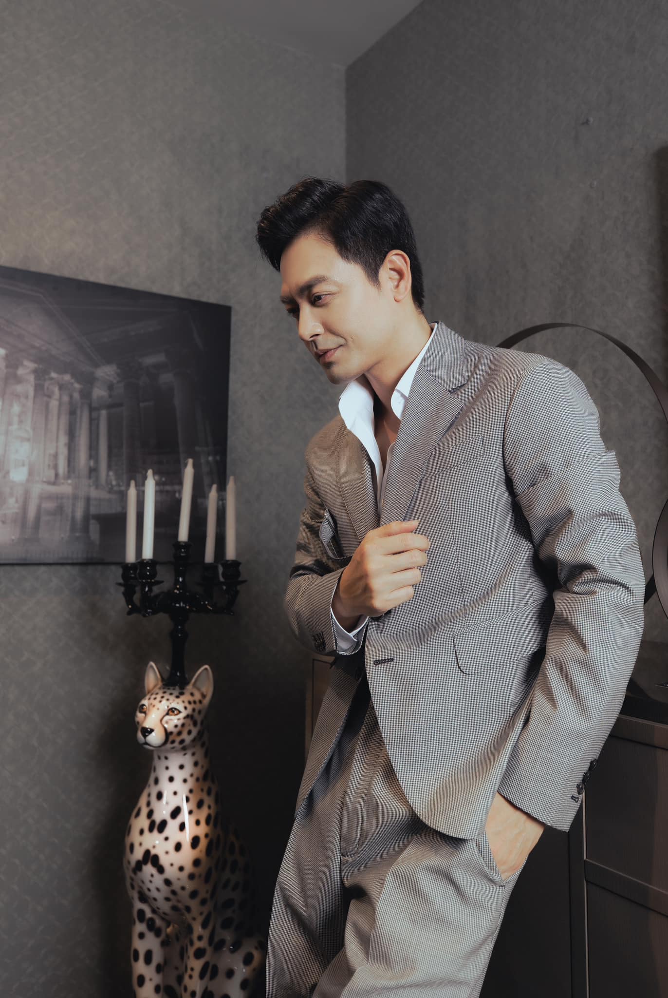 Pháp thua Argentina, Phan Anh chấp nhận mặc váy cùng con. Ảnh: FBNV