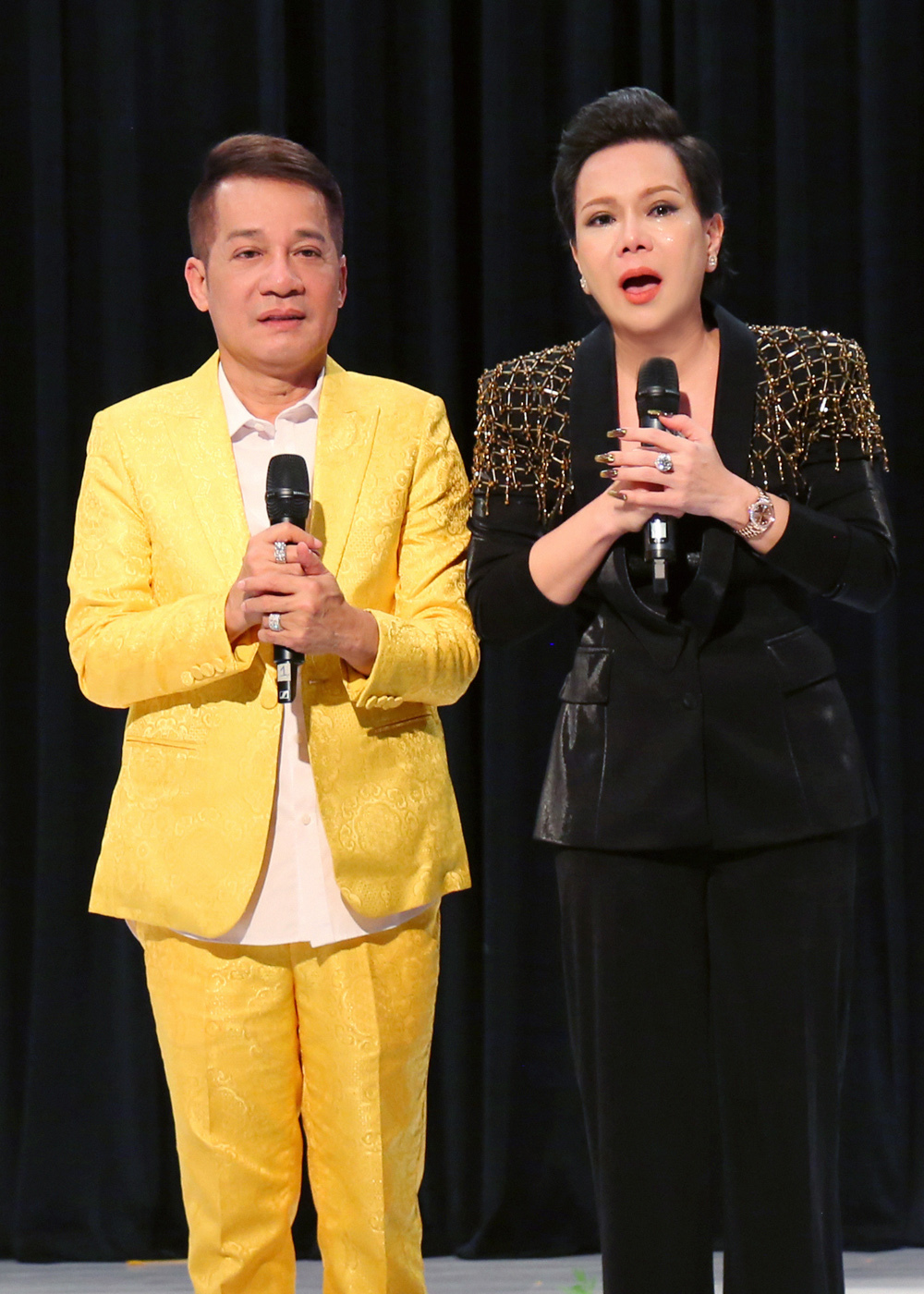 Minh Nhí là người chung tay mở sân khấu cùng Việt Hương