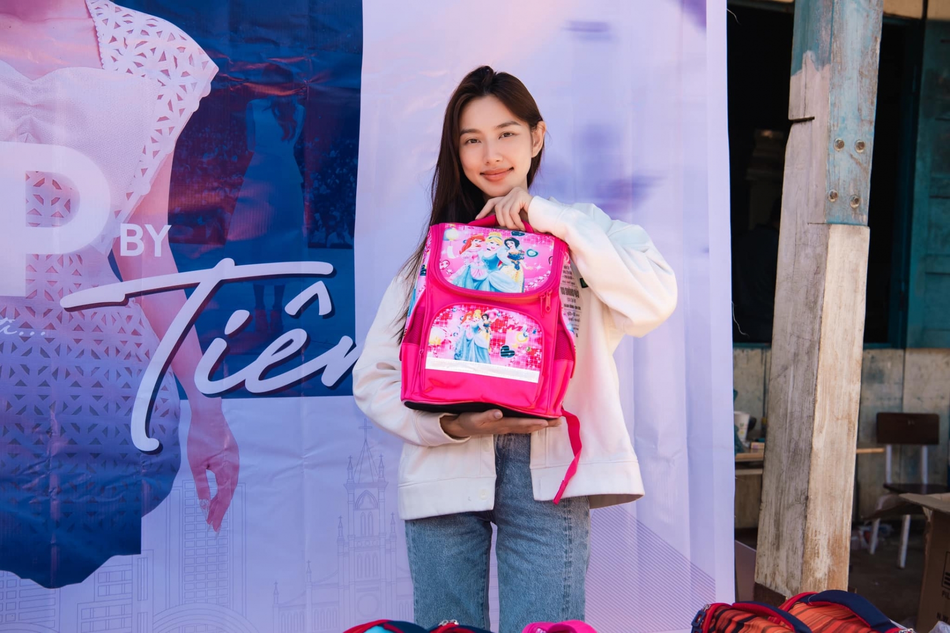 Nguyễn Thúc Thùy Tiên là niềm tự hào của fan sắc đẹp Việt Nam