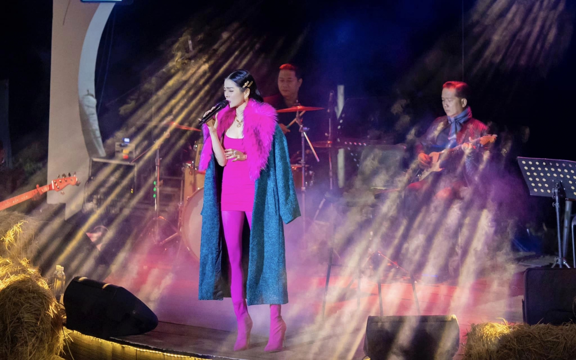 Lệ Quyên dường như tiết chế hơn trong vấn đề ăn mặc